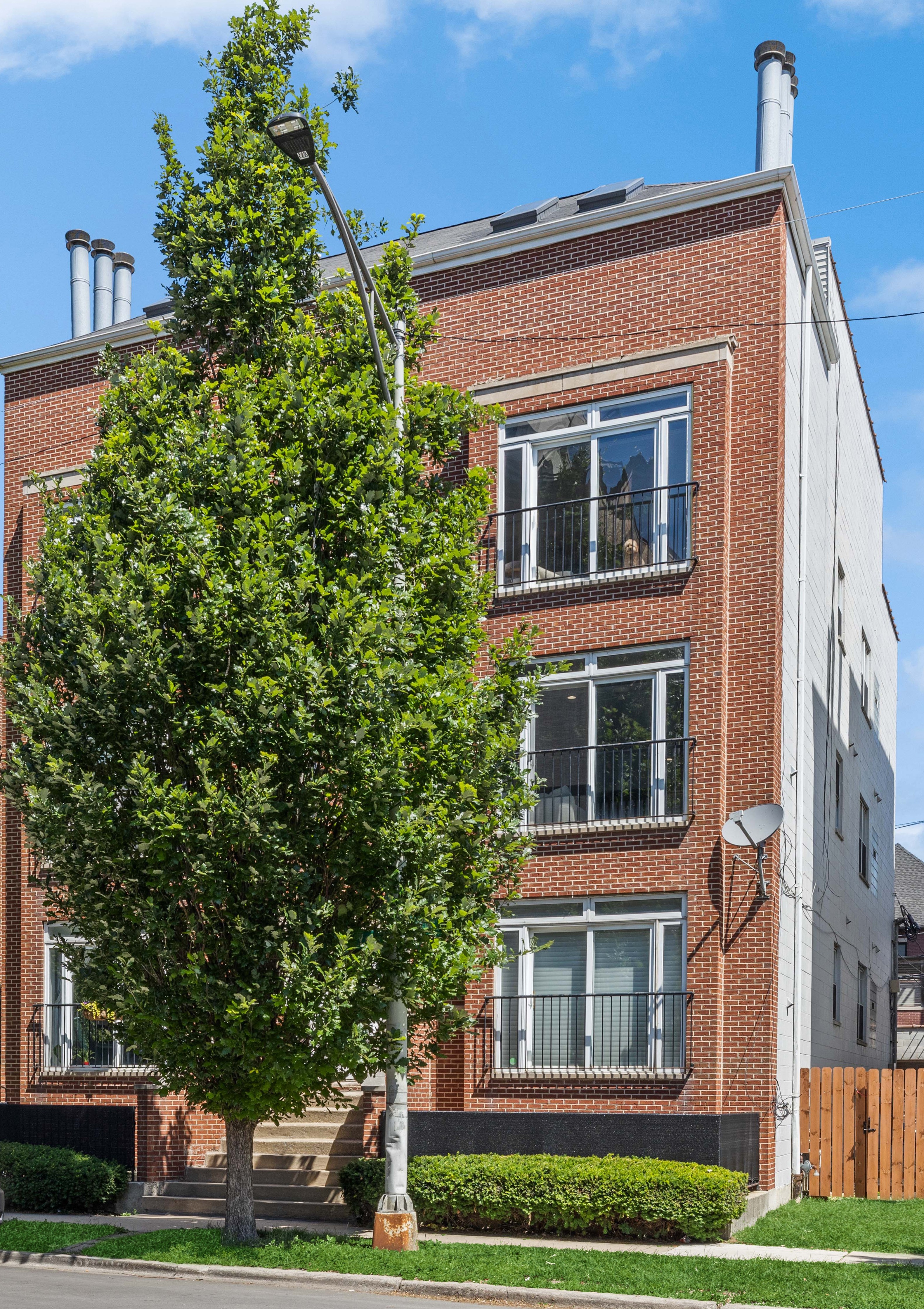 1730 W Diversey 2E 