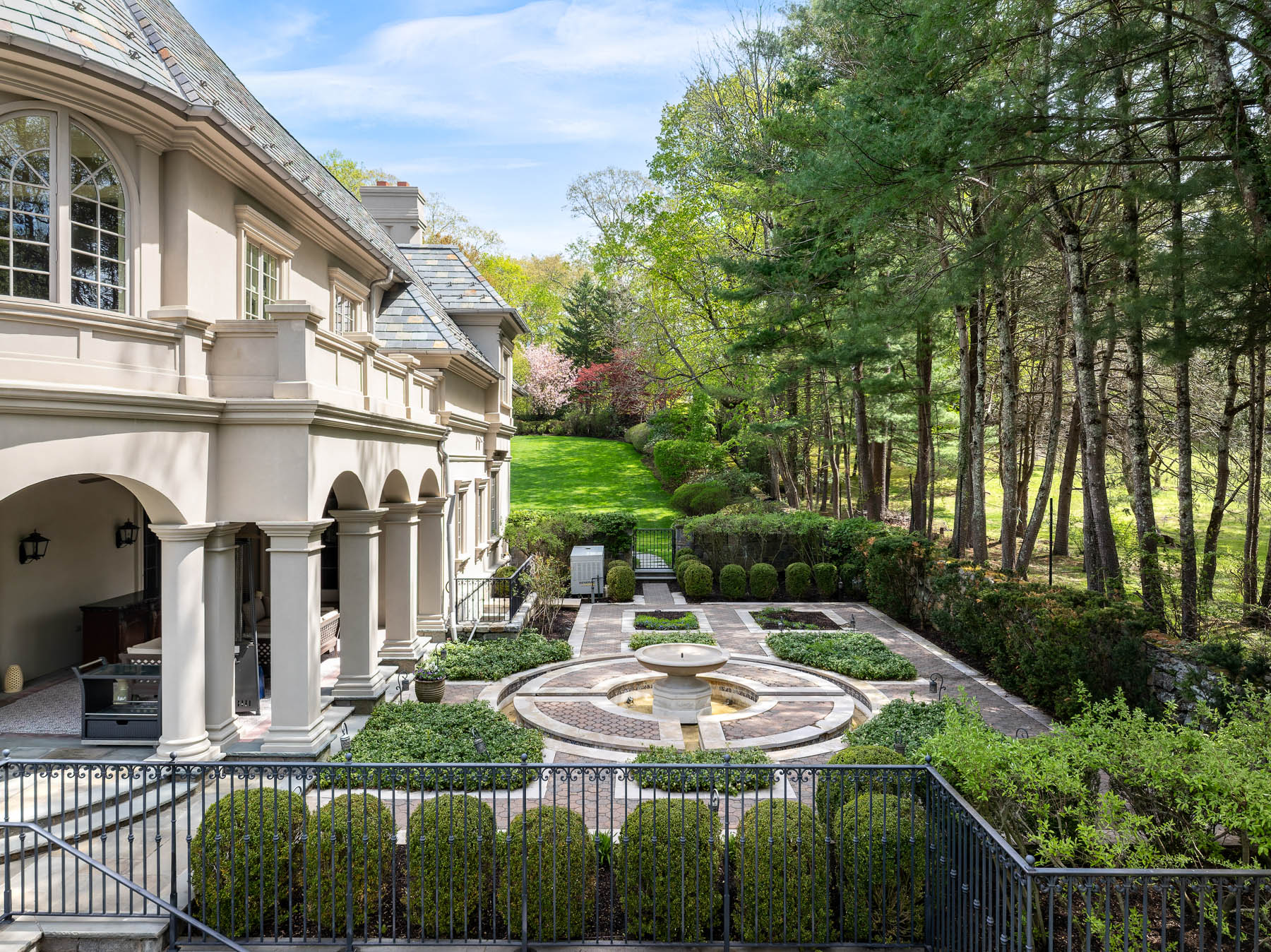 524 Lake Avenue, Greenwich, CT