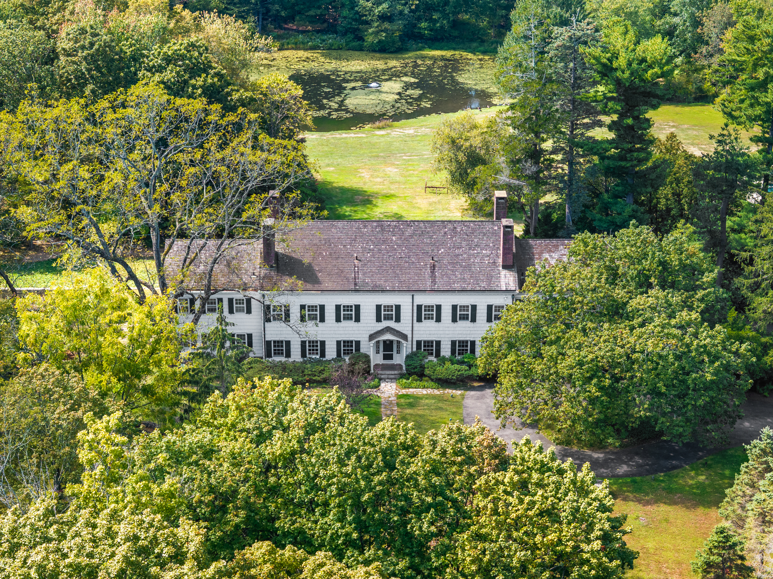 122 Round Hill Road, Greenwich, CT