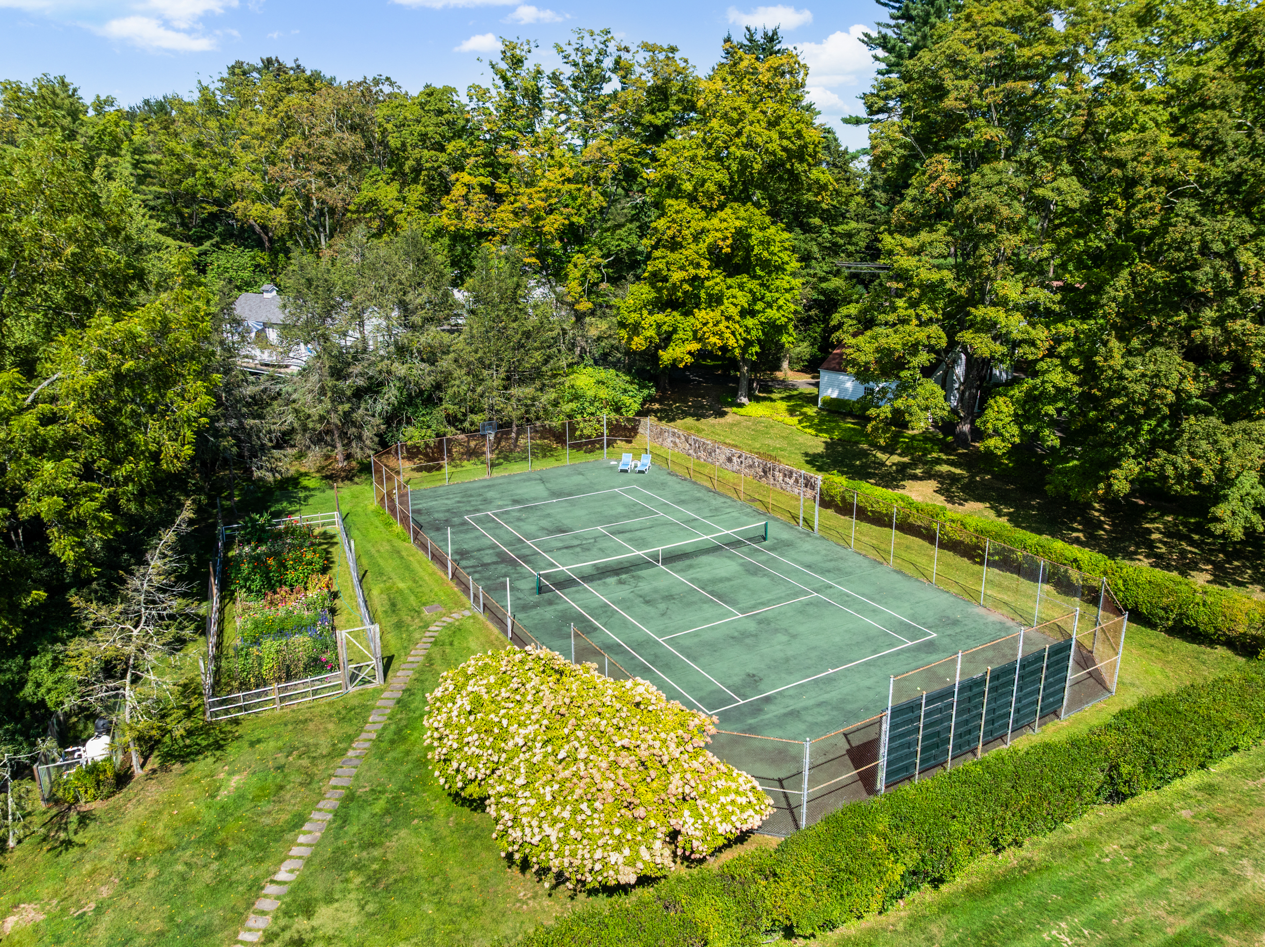 122 Round Hill Road, Greenwich, CT