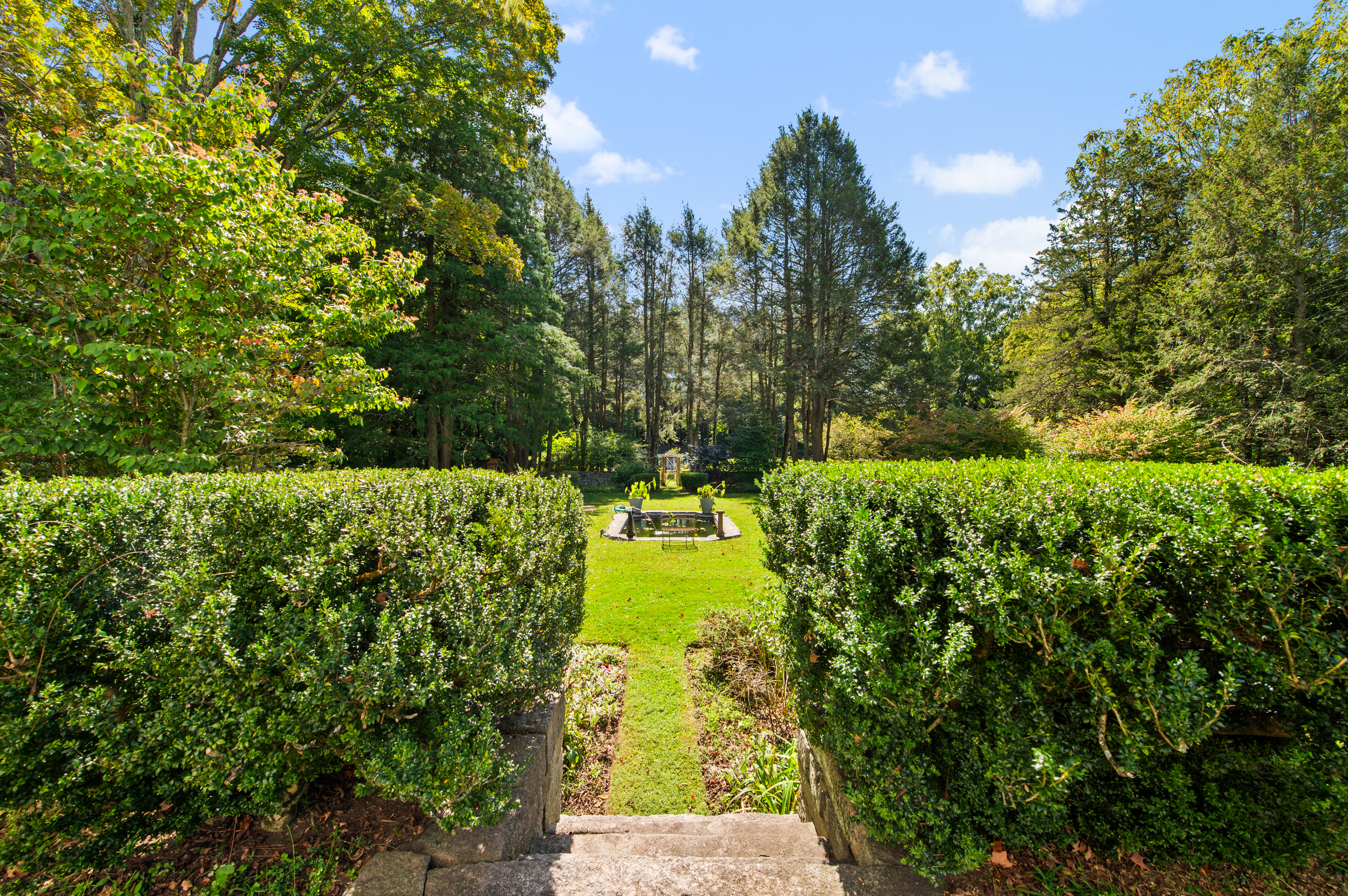 122 Round Hill Road, Greenwich, CT