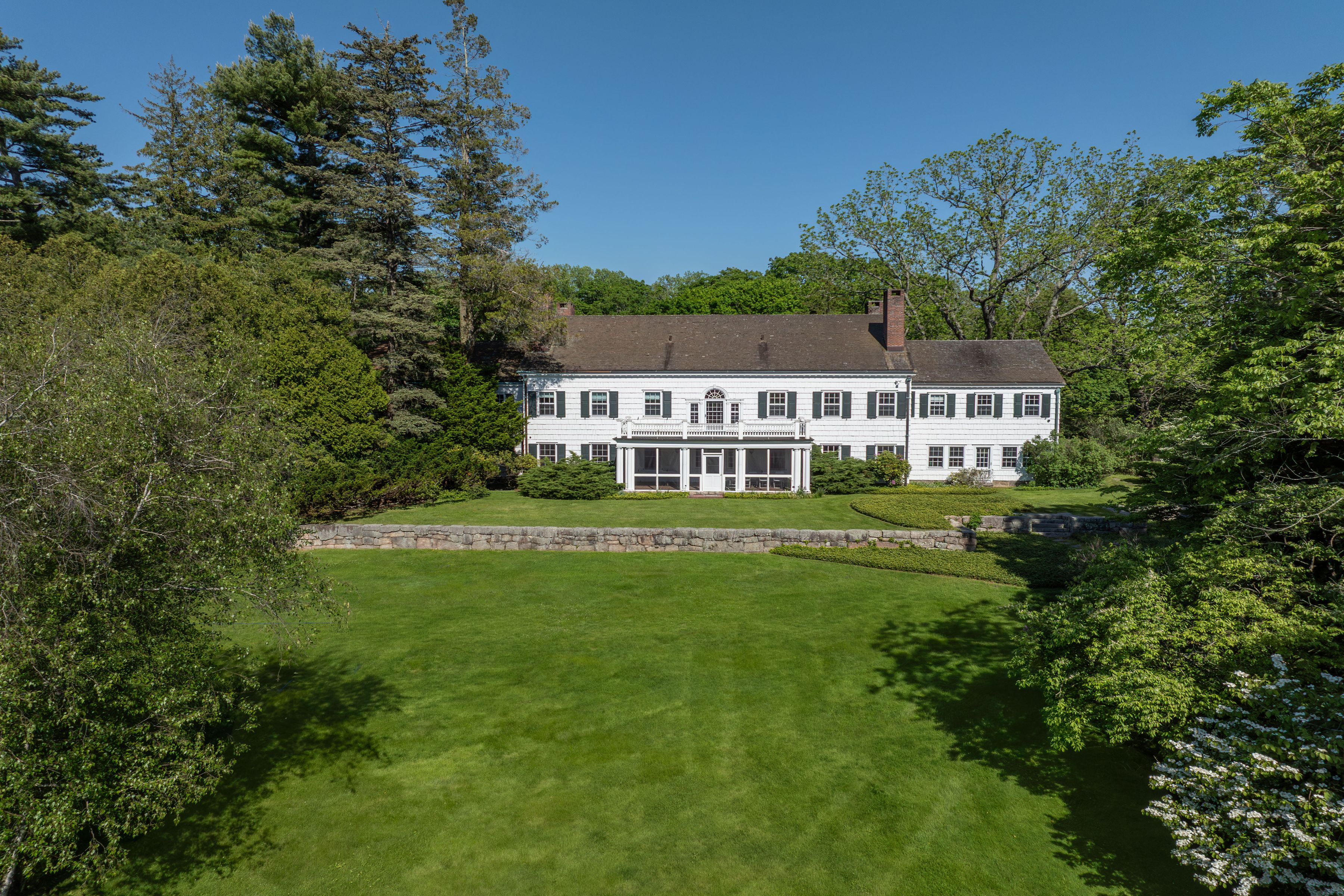 122 Round Hill Road