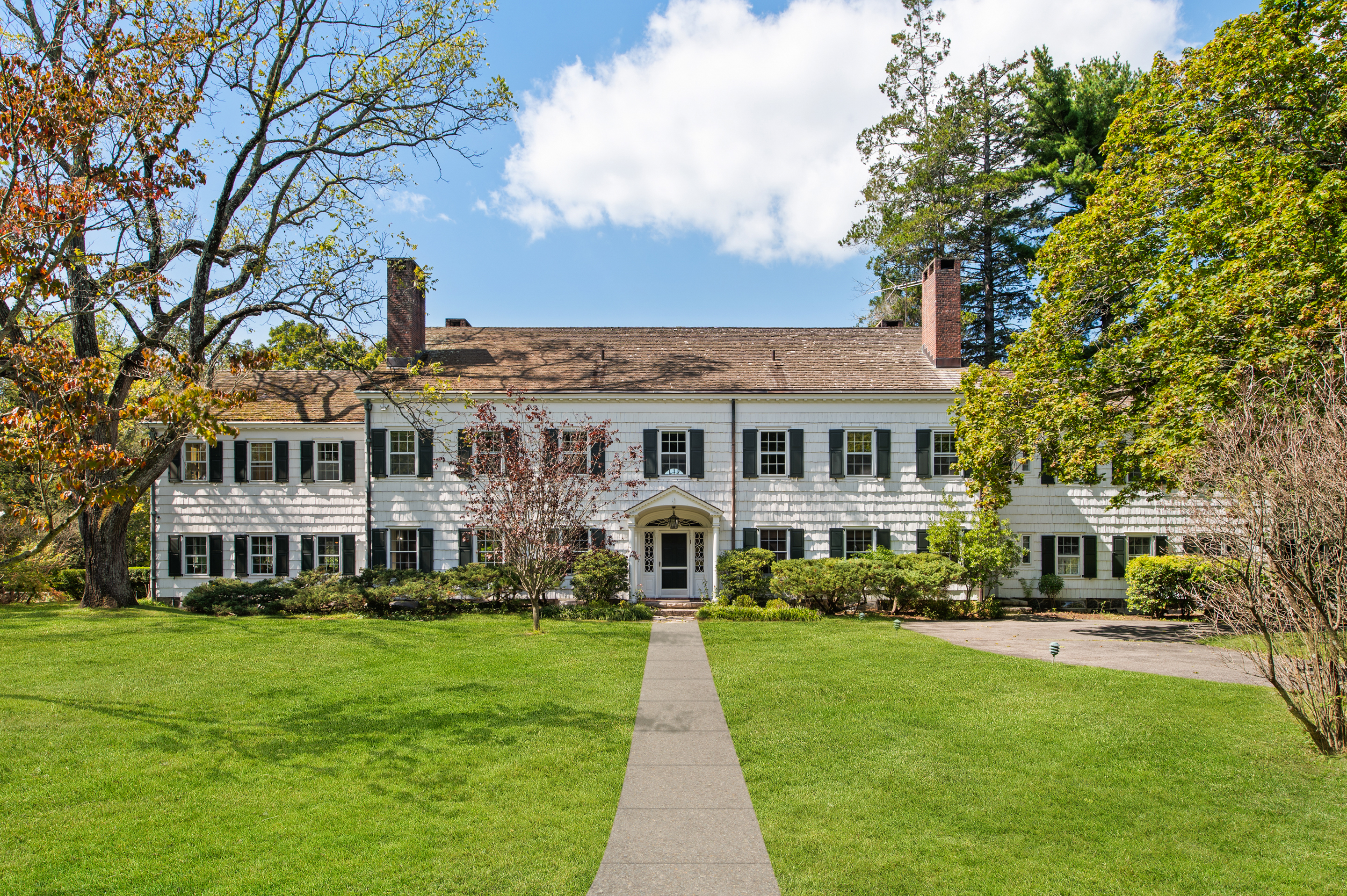 122 Round Hill Road