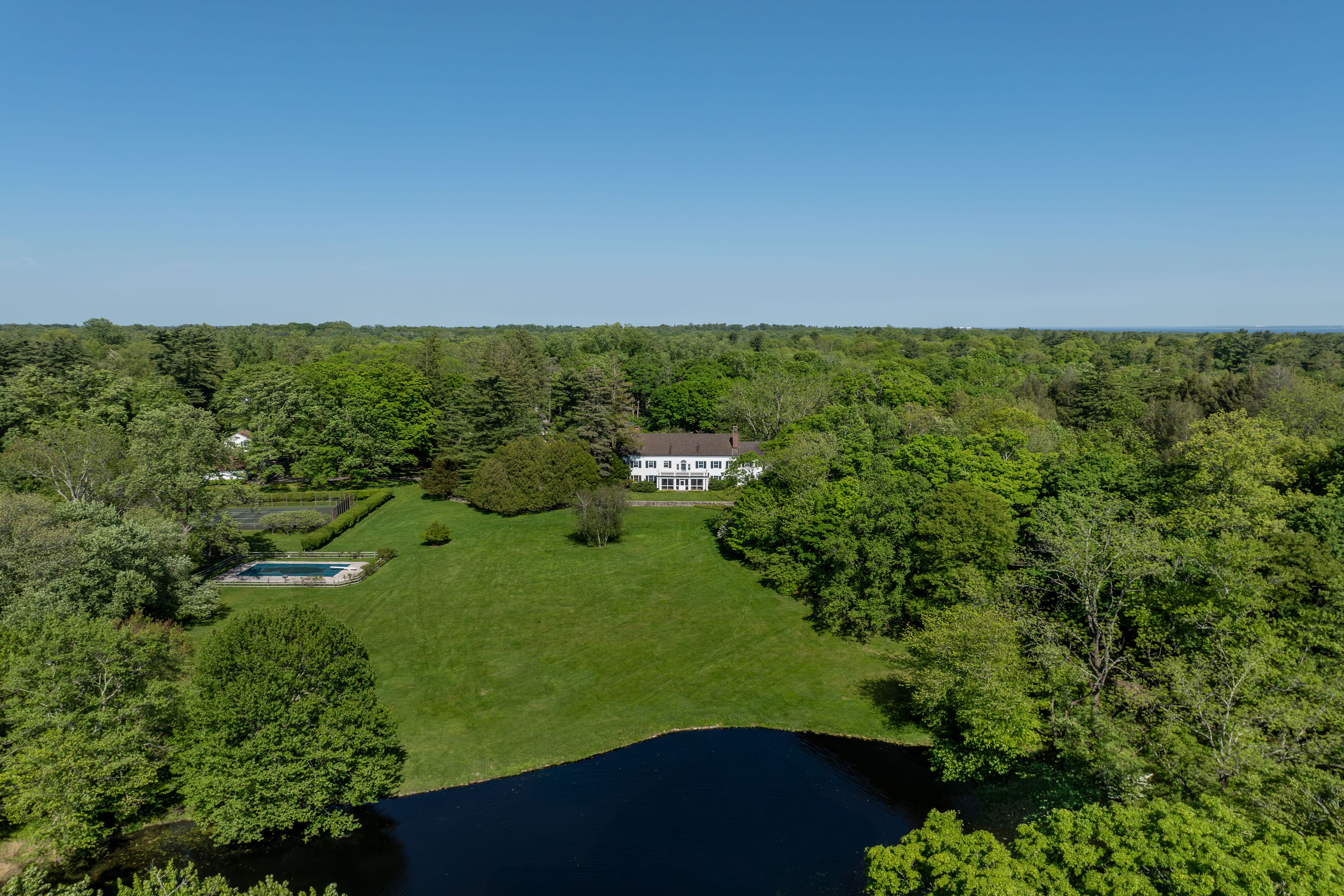 122 Round Hill Road