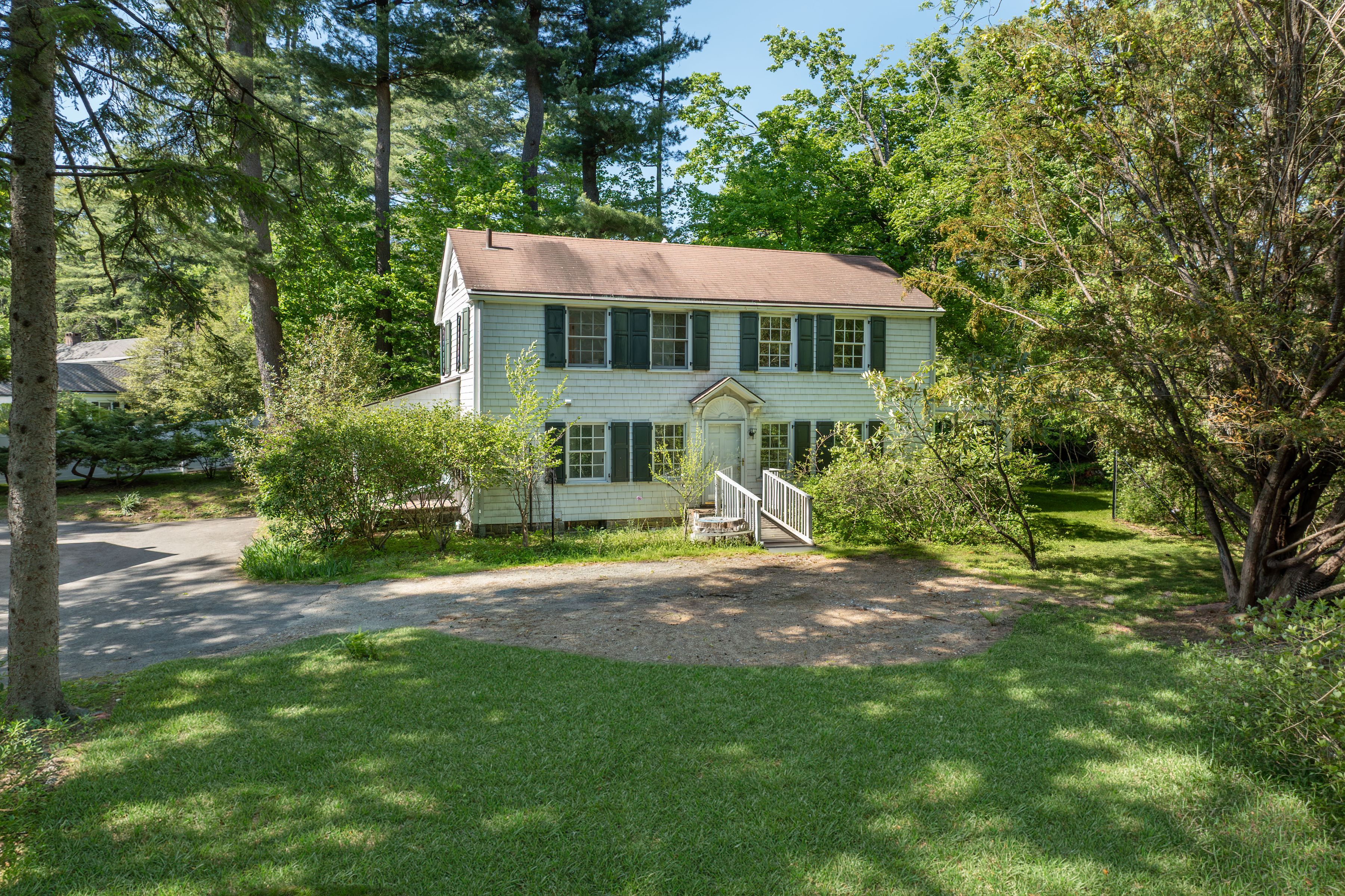 122 Round Hill Road