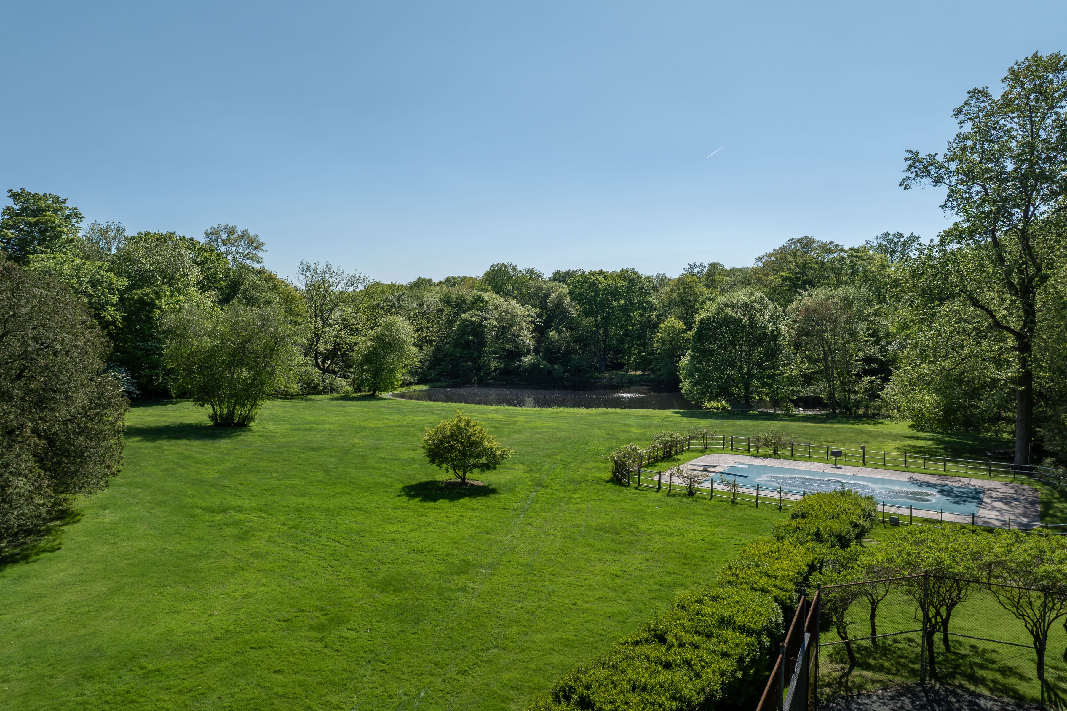 122 Round Hill Road