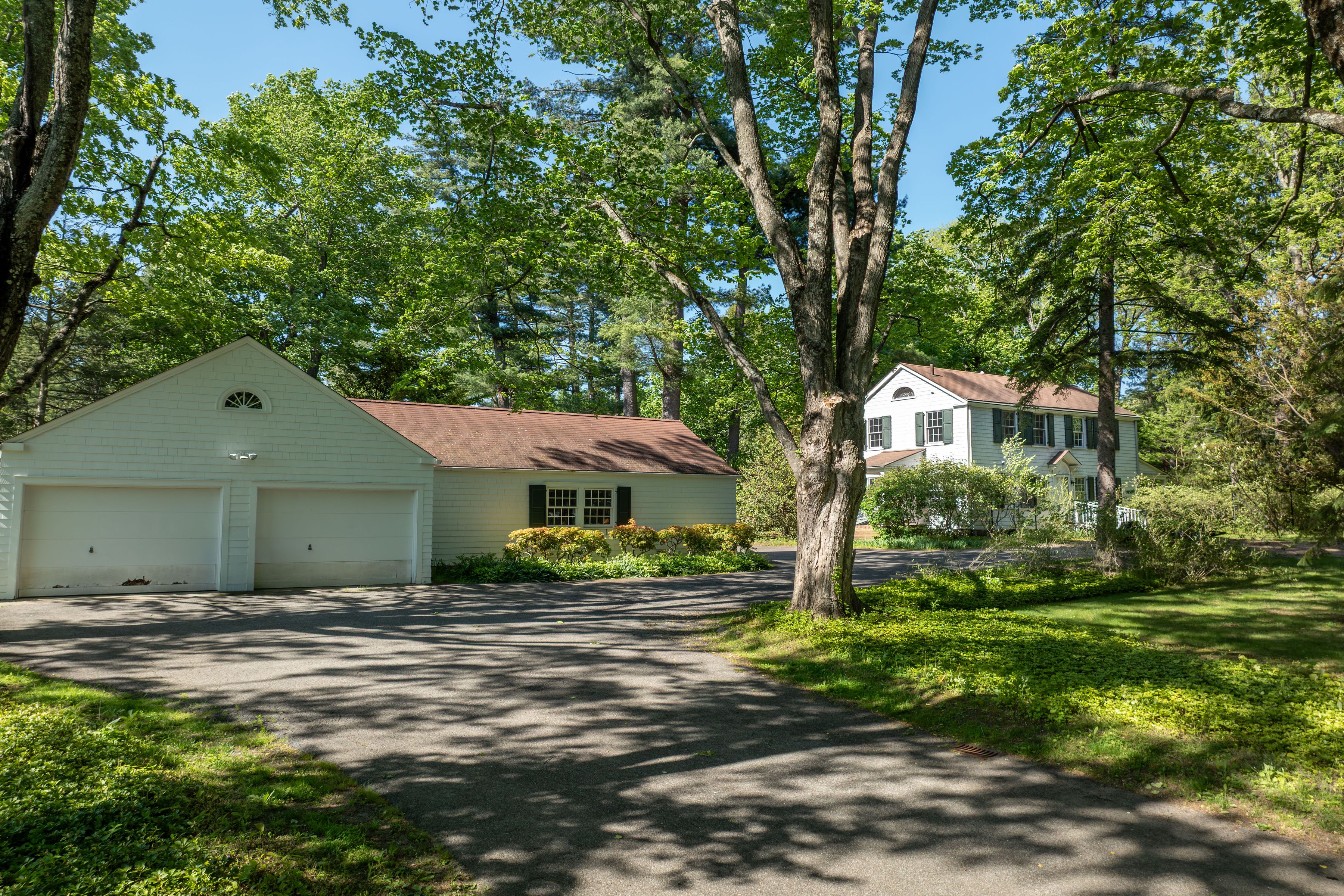 122 Round Hill Road