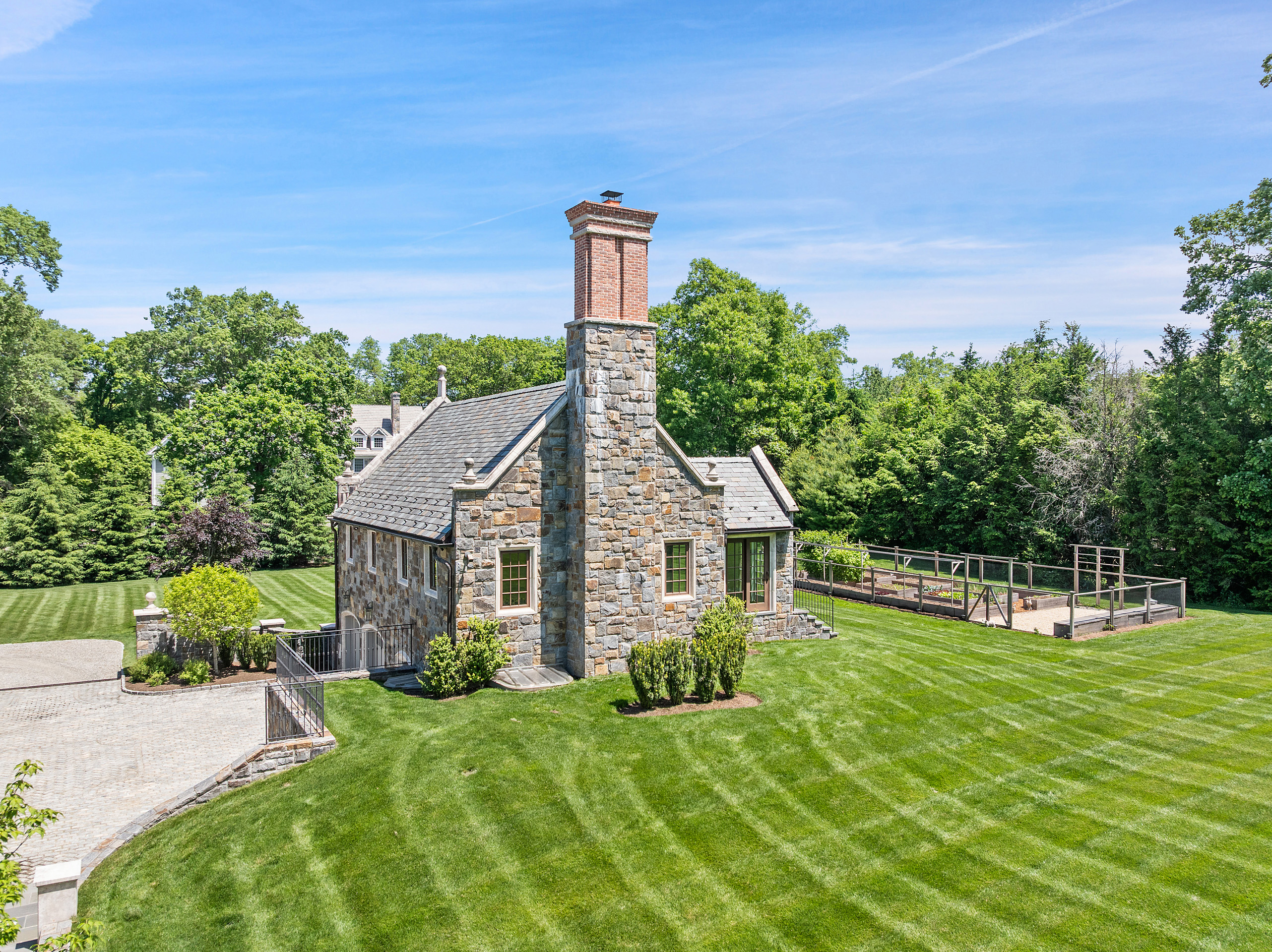 7 Loch Lane 