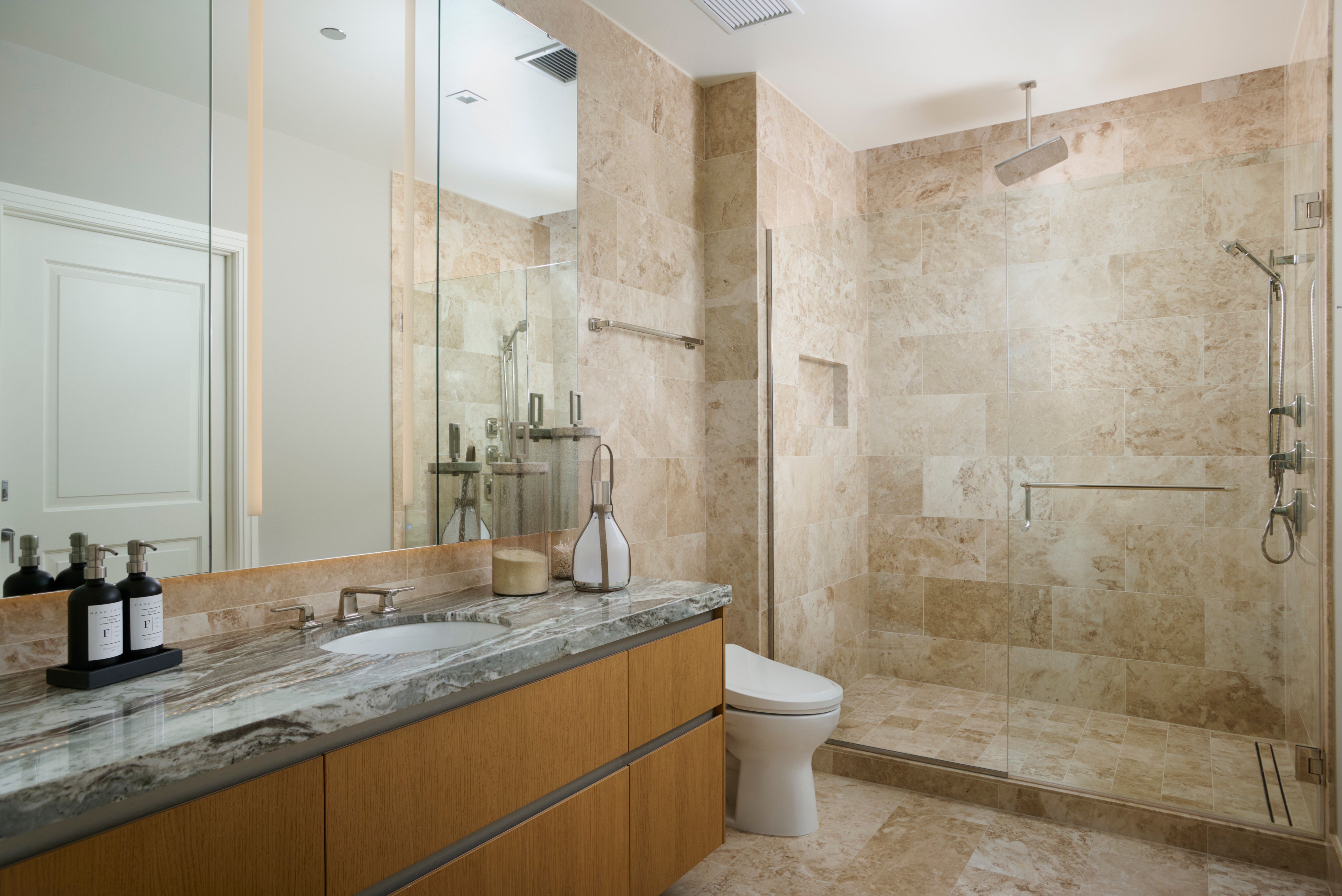363 E Wacker Drive Unit# 6106