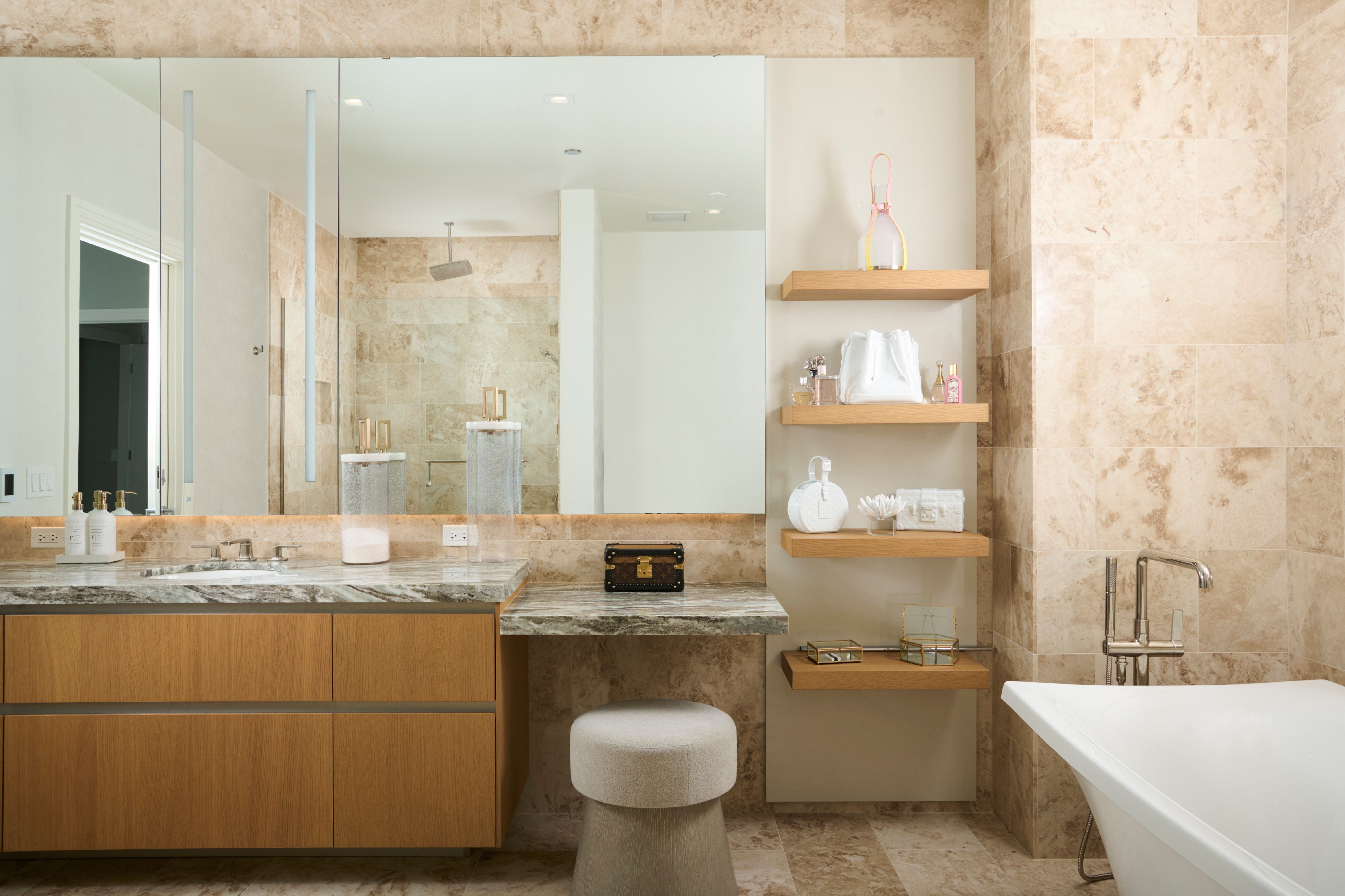 363 E Wacker Drive Unit# 6106