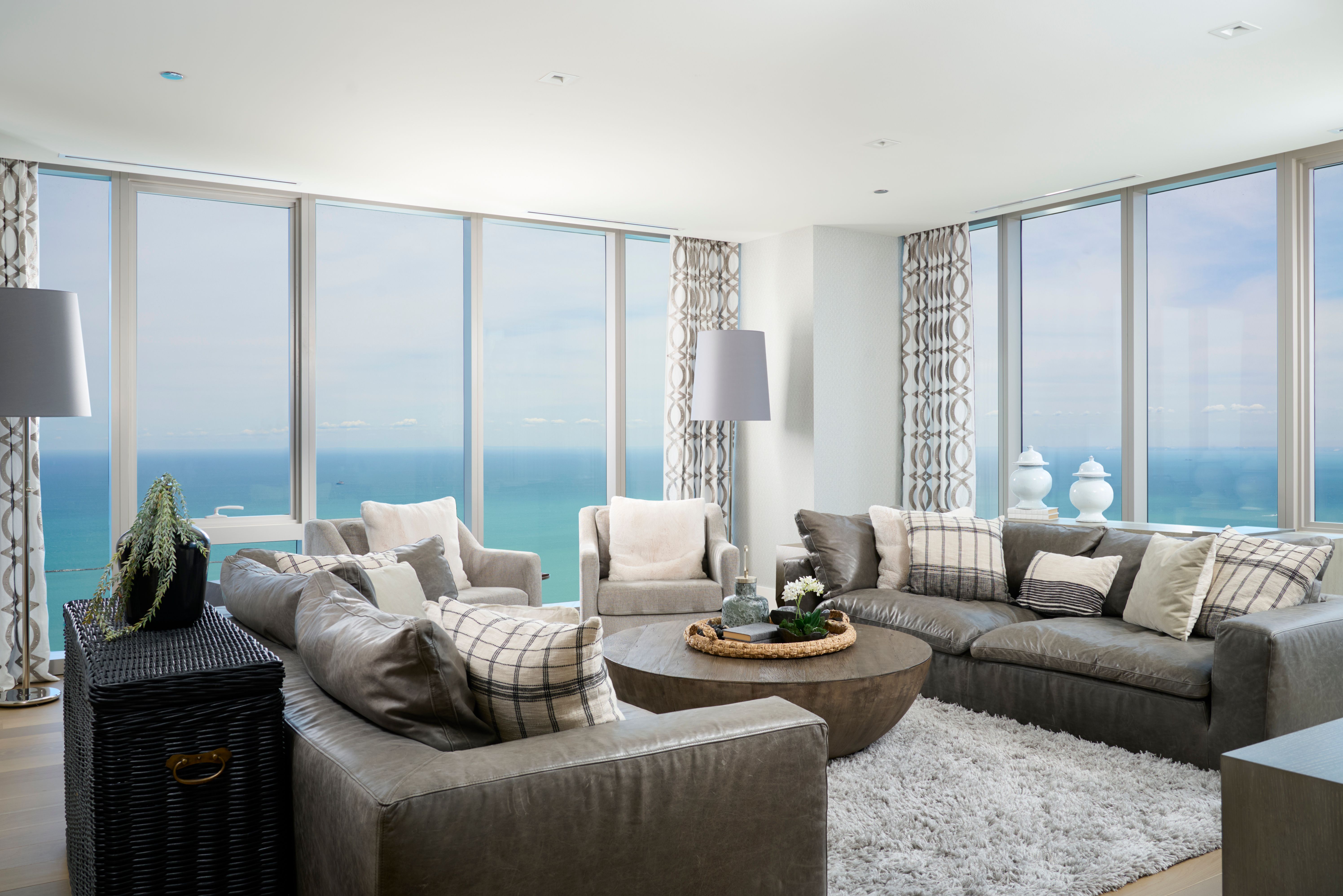 363 E Wacker Drive Unit# 6106