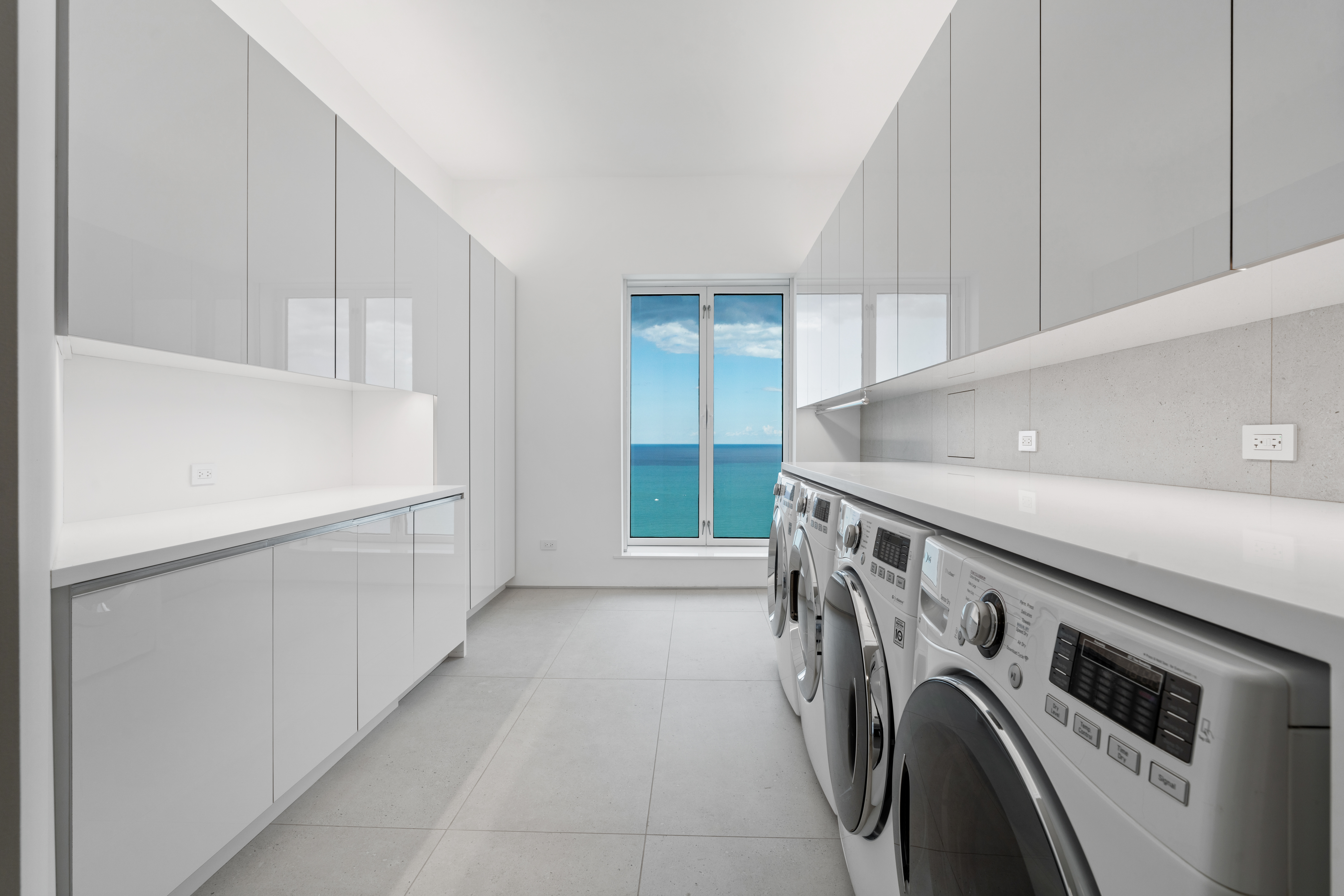 950 N Michigan Avenue Unit# 4605