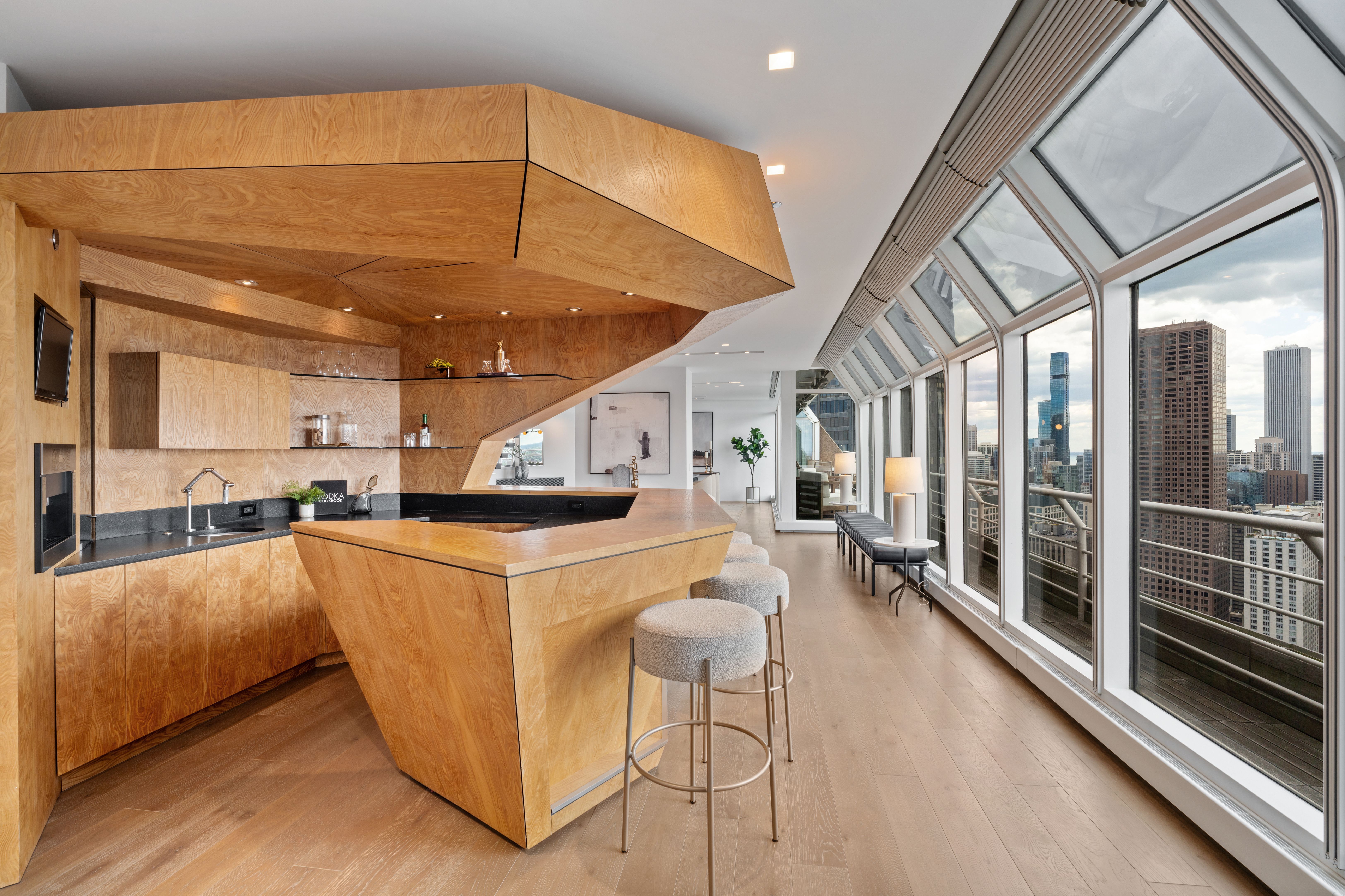 950 N Michigan Avenue Unit# 4605