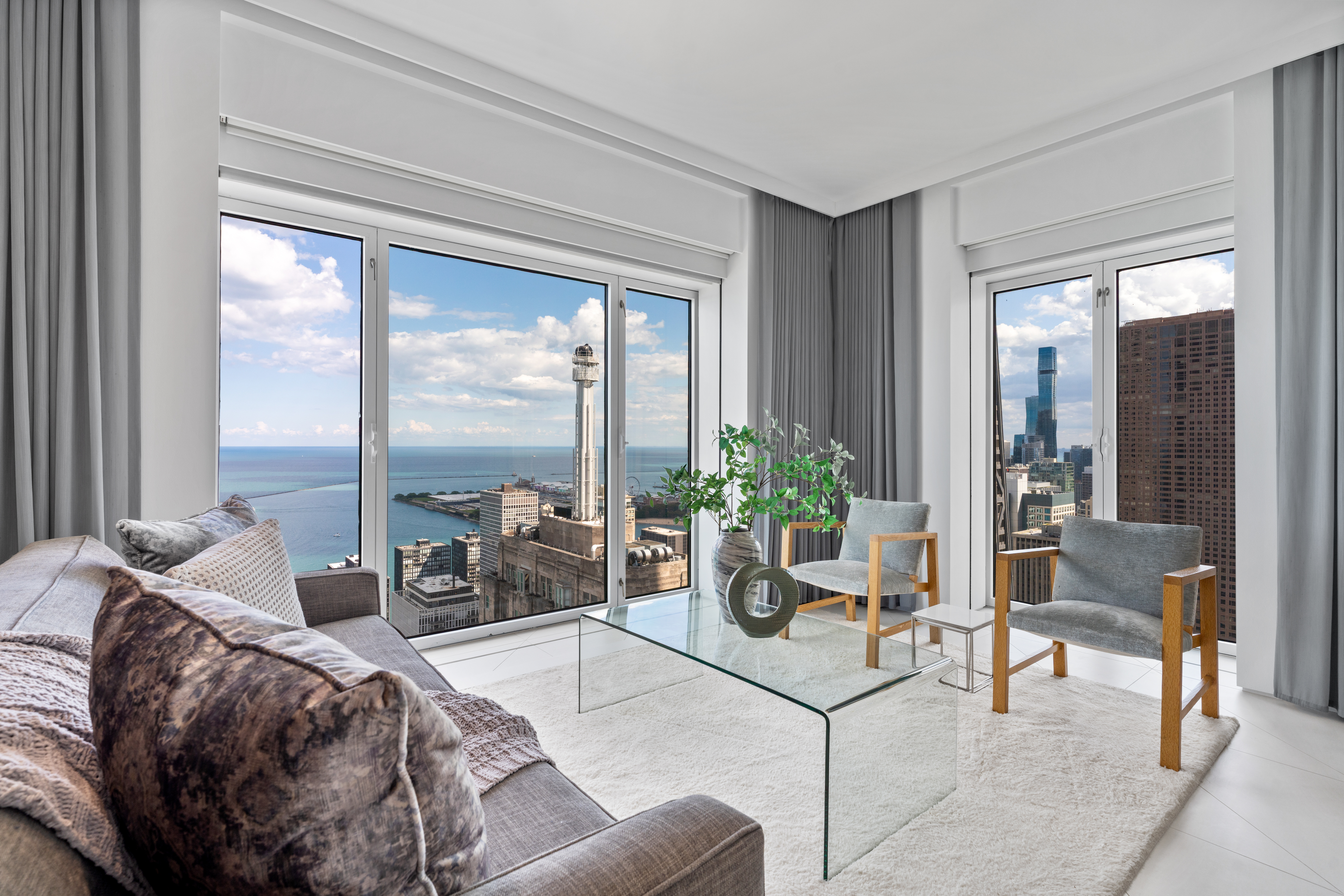 950 N Michigan Avenue Unit# 4605