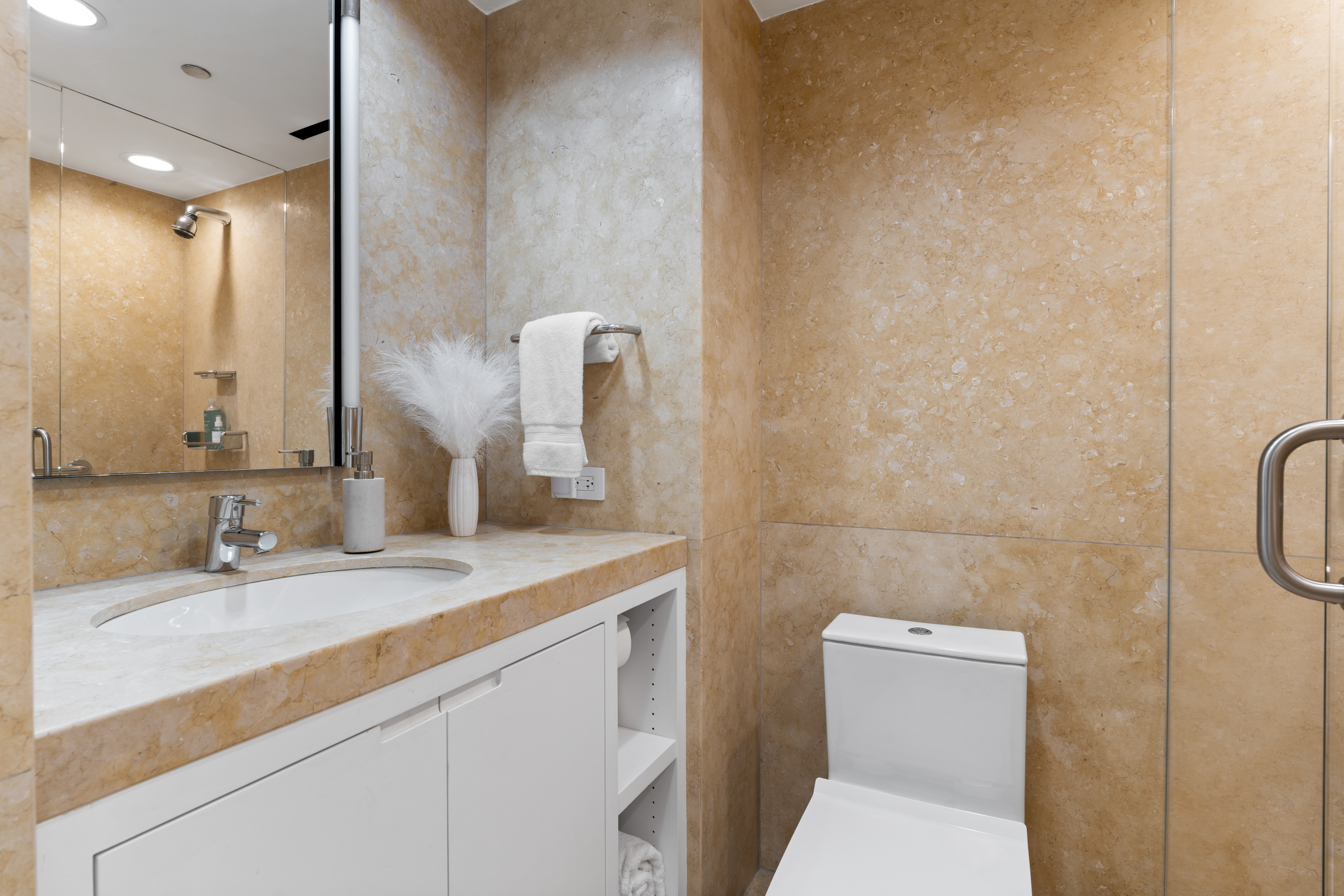 950 N Michigan Avenue Unit# 4605