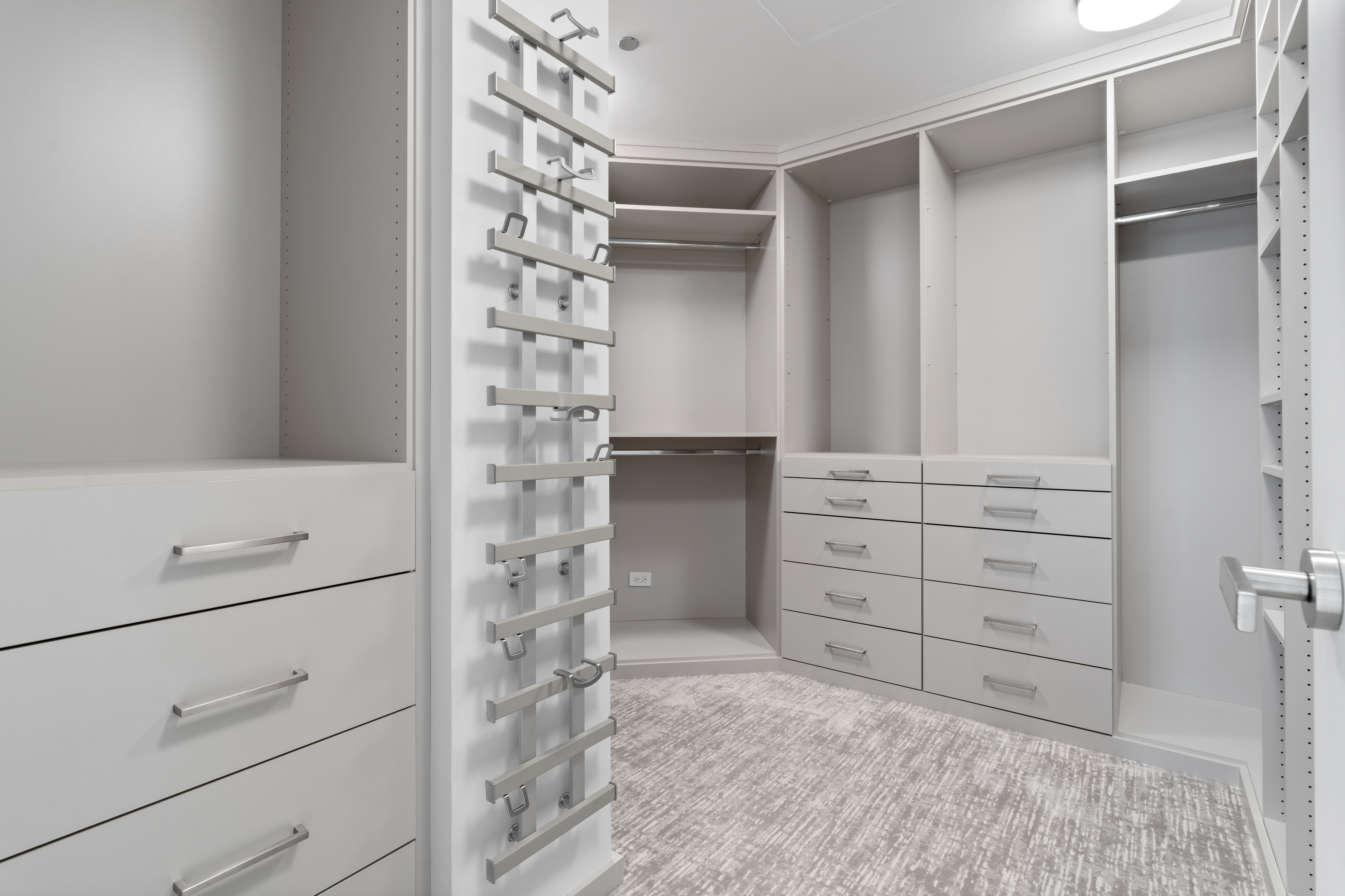 950 N Michigan Avenue Unit# 4605