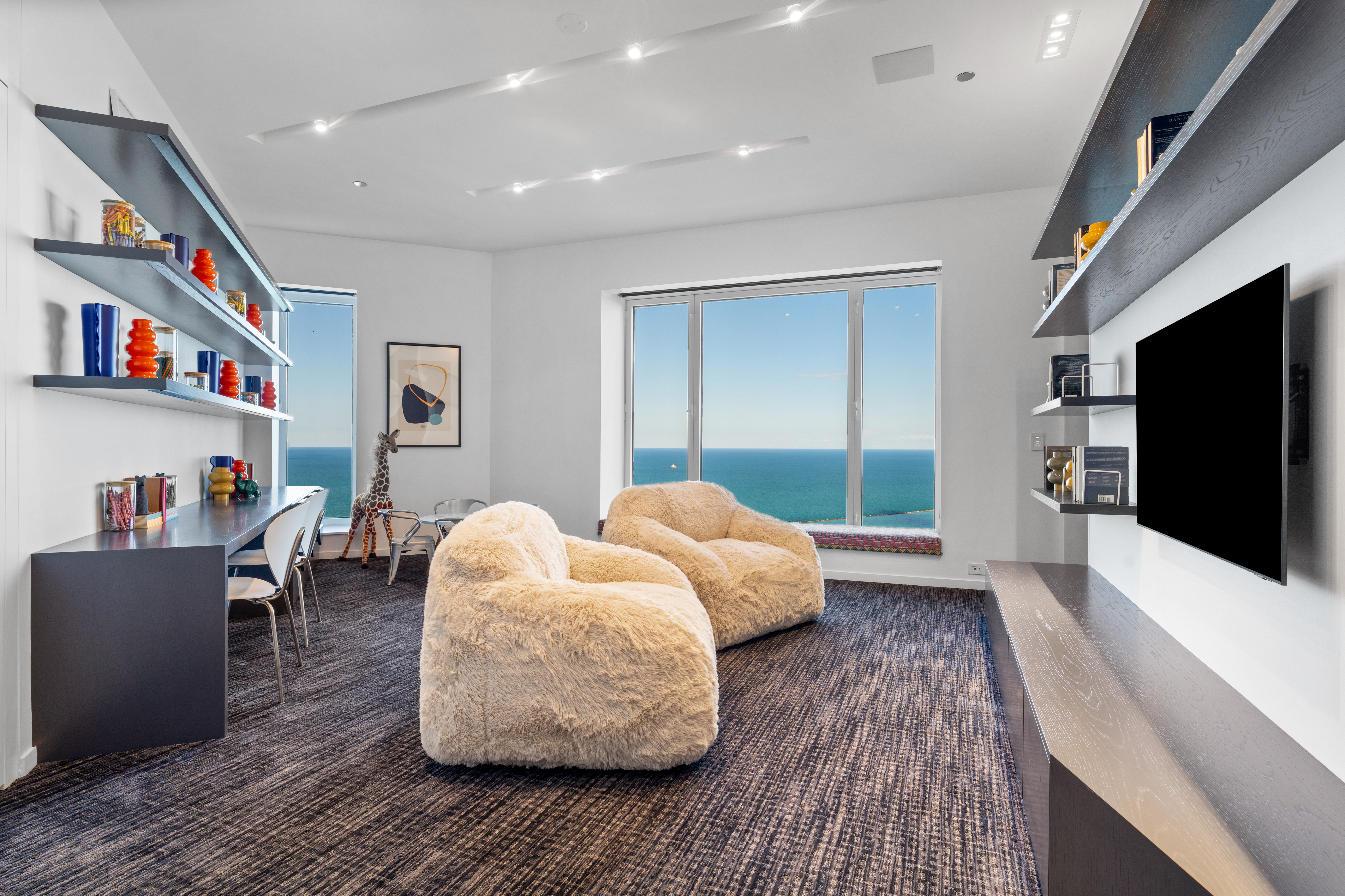 950 N Michigan Avenue Unit# 4605
