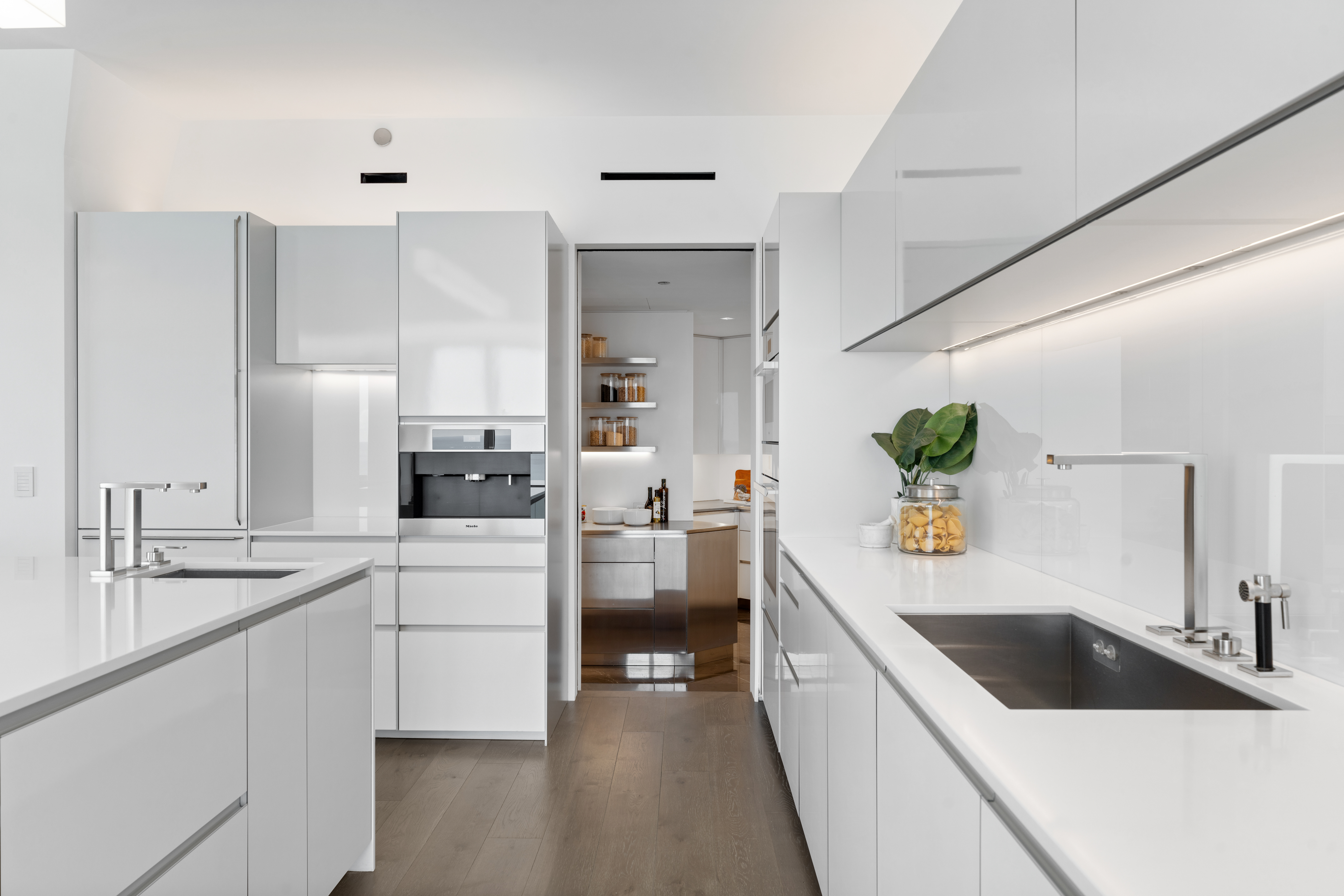 950 N Michigan Avenue Unit# 4605