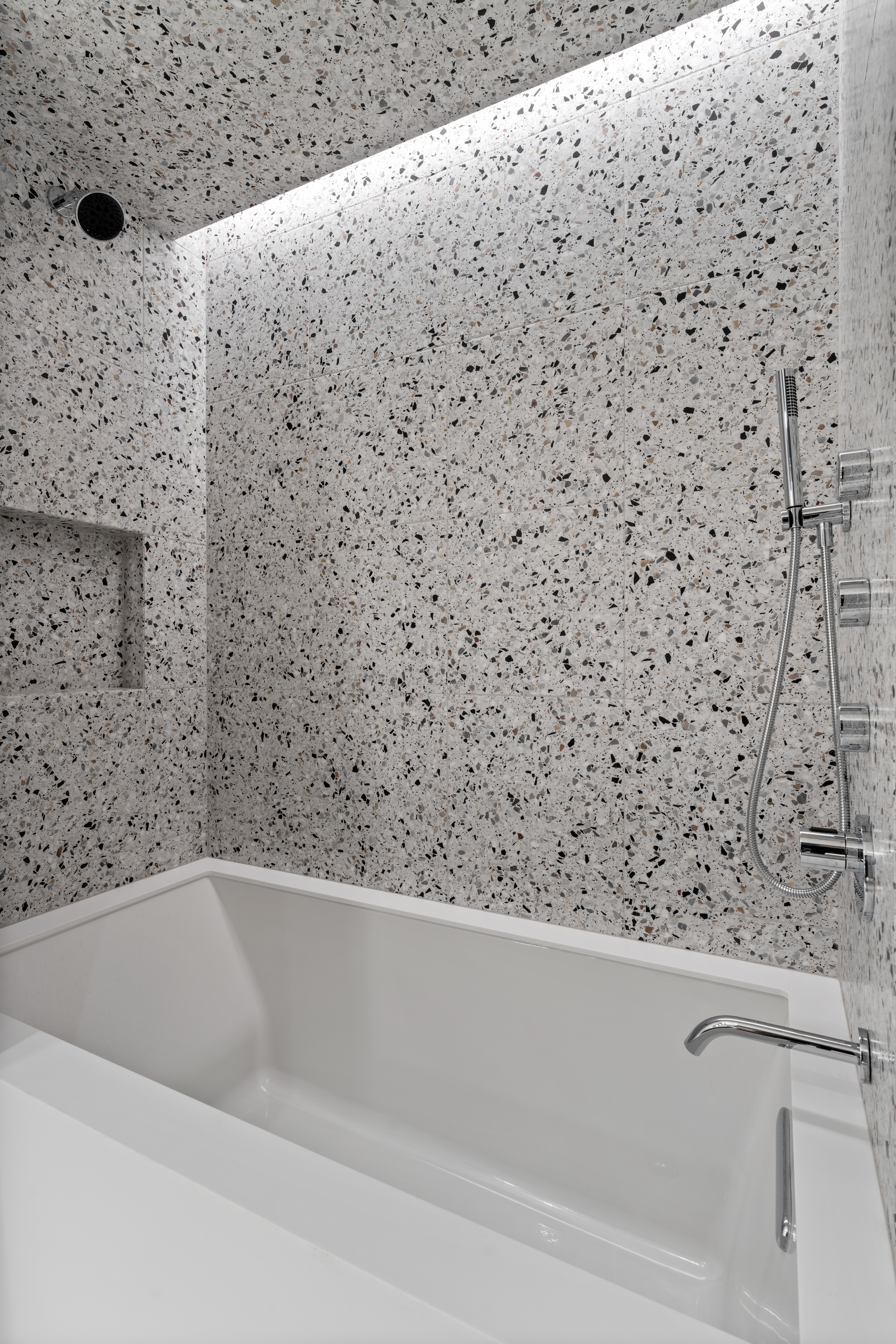 950 N Michigan Avenue Unit# 4605