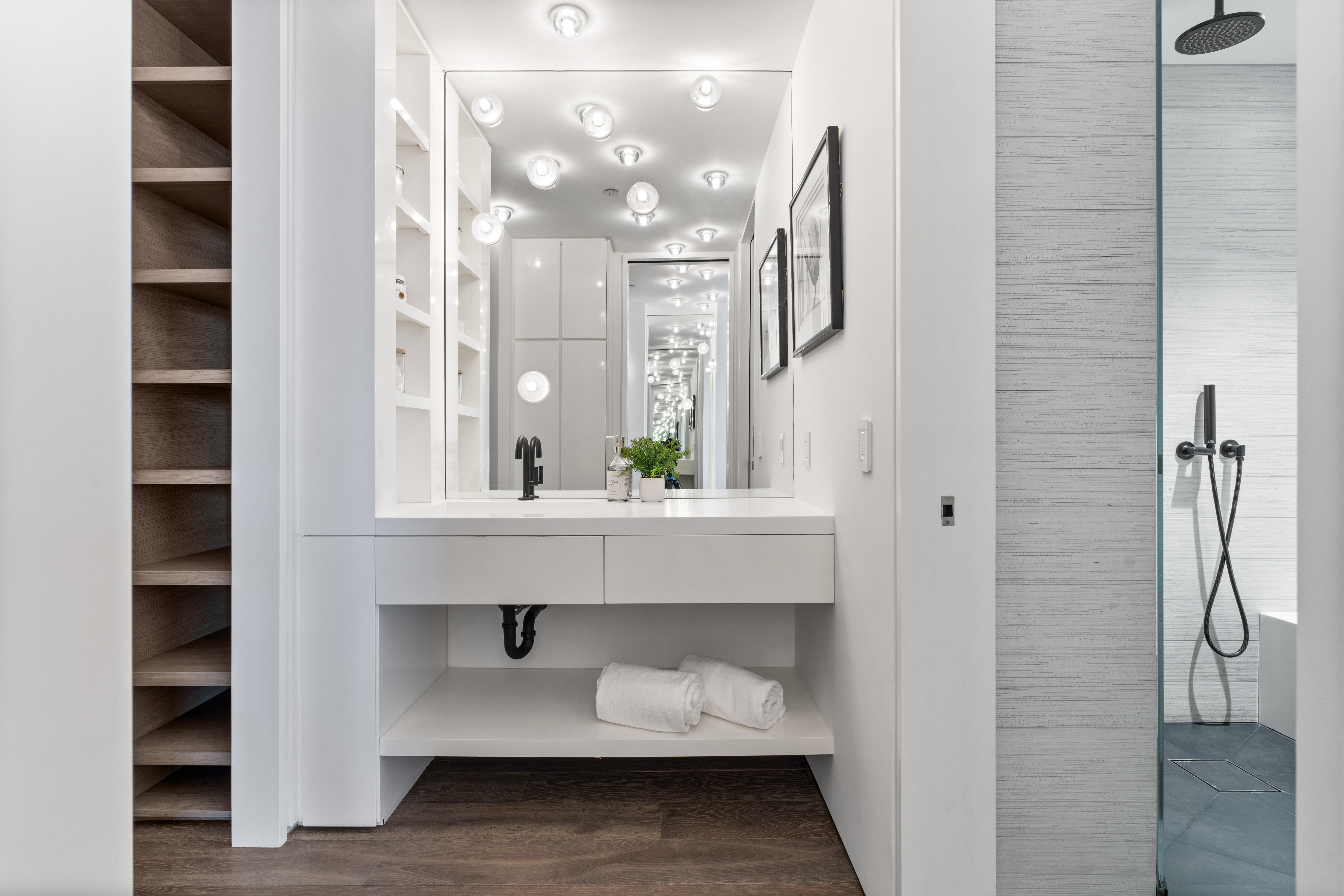 950 N Michigan Avenue Unit# 4605