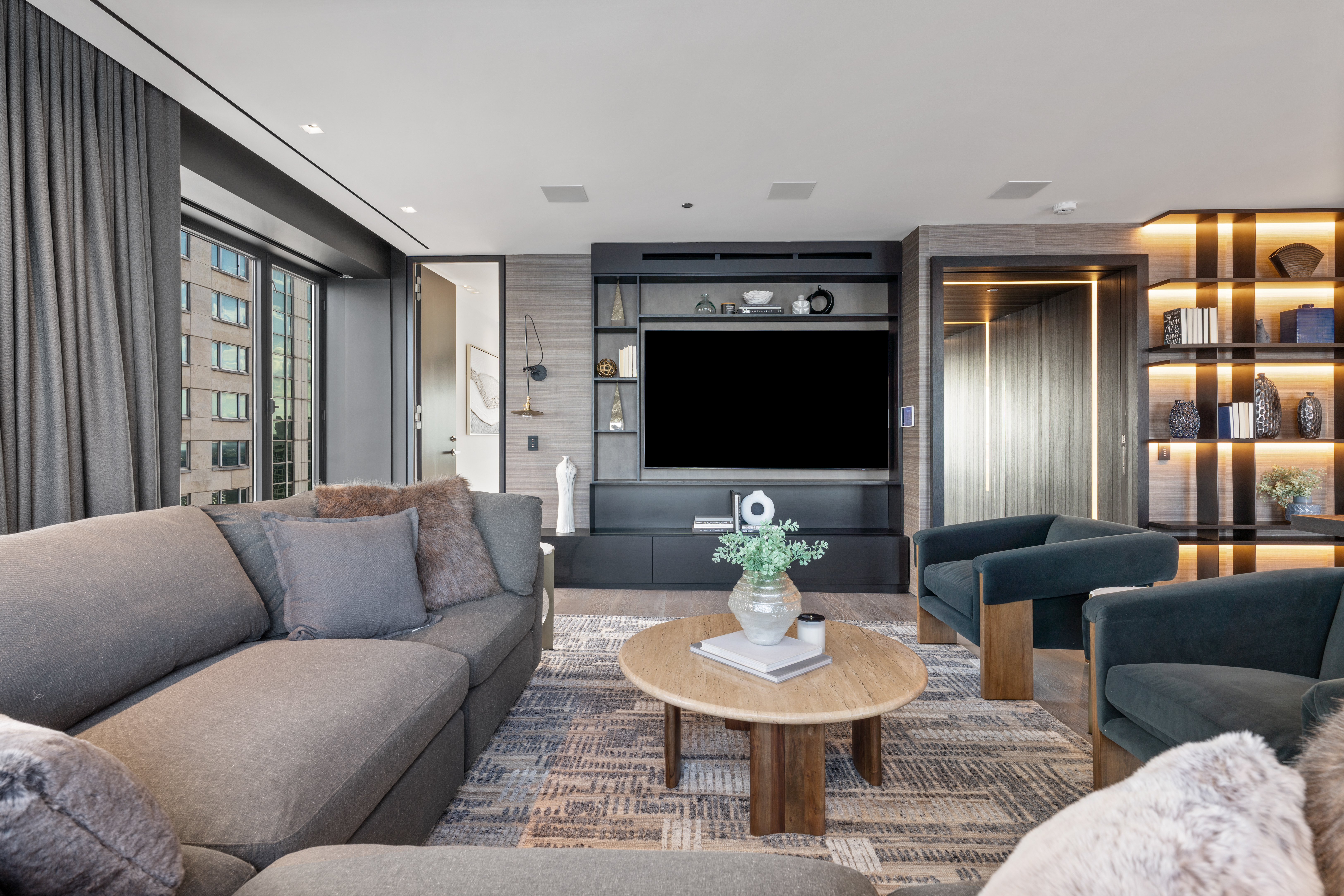 950 N Michigan Avenue Unit# 4605