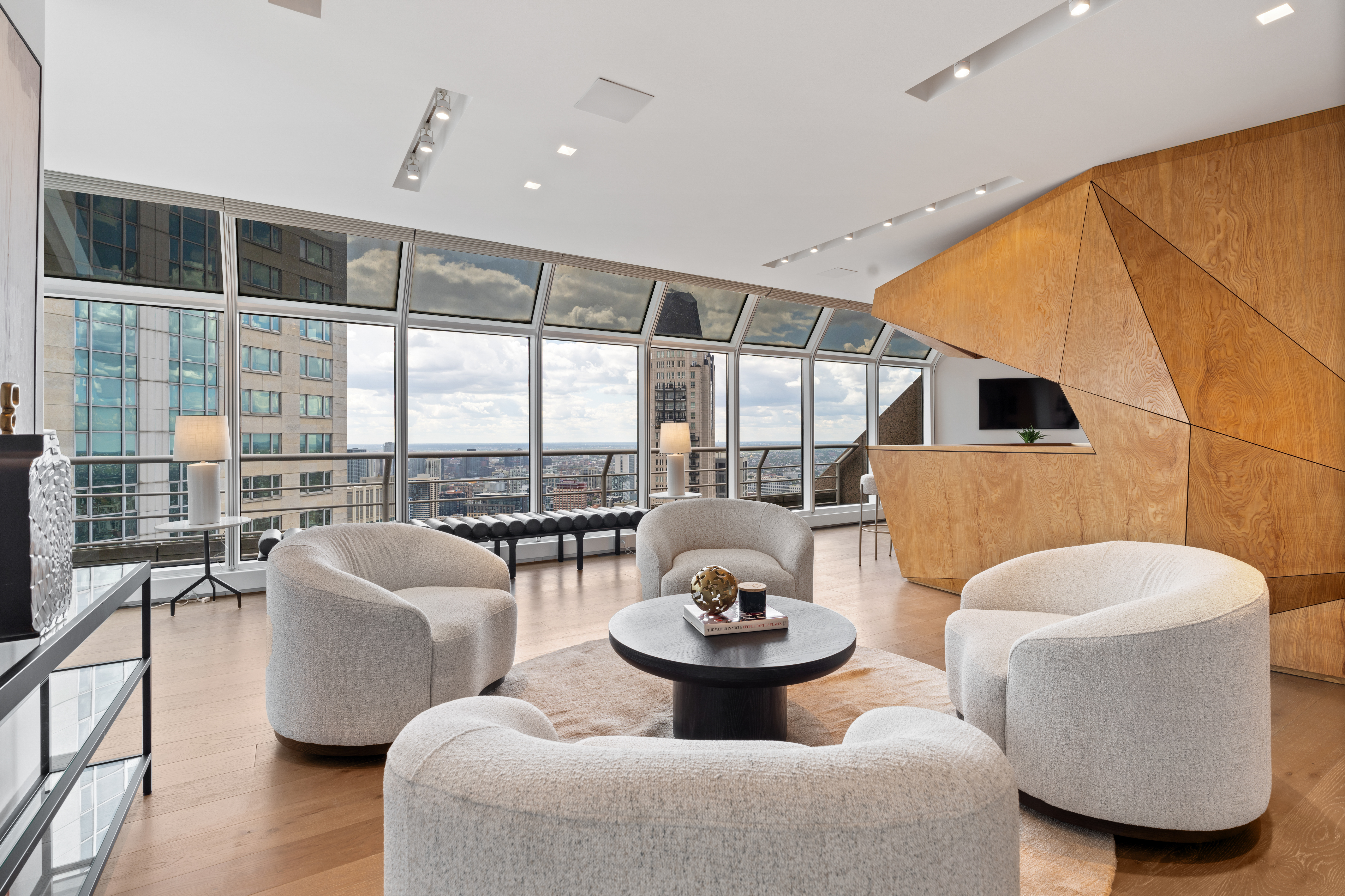 950 N Michigan Avenue Unit# 4605
