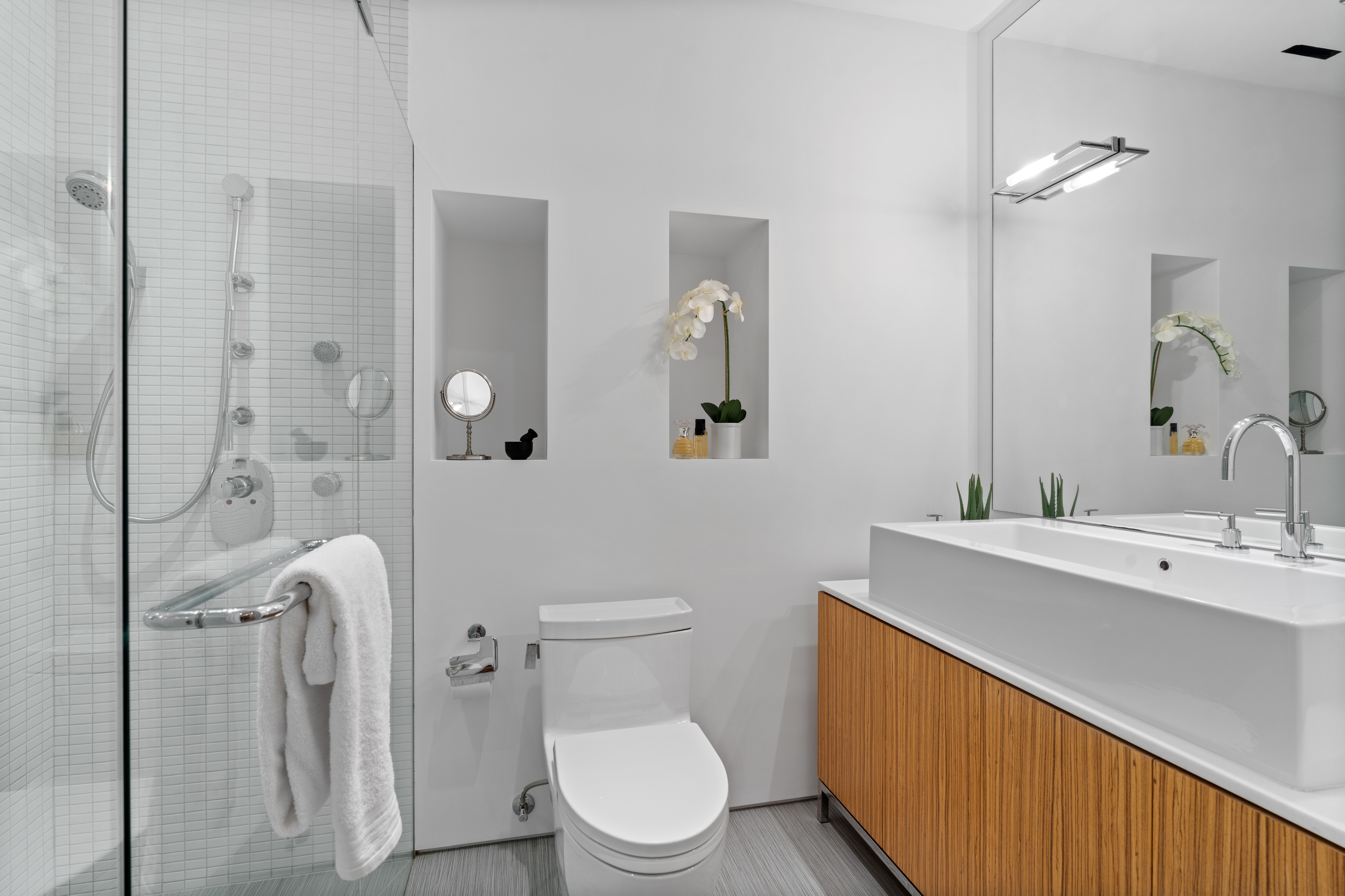 950 N Michigan Avenue Unit# 4605