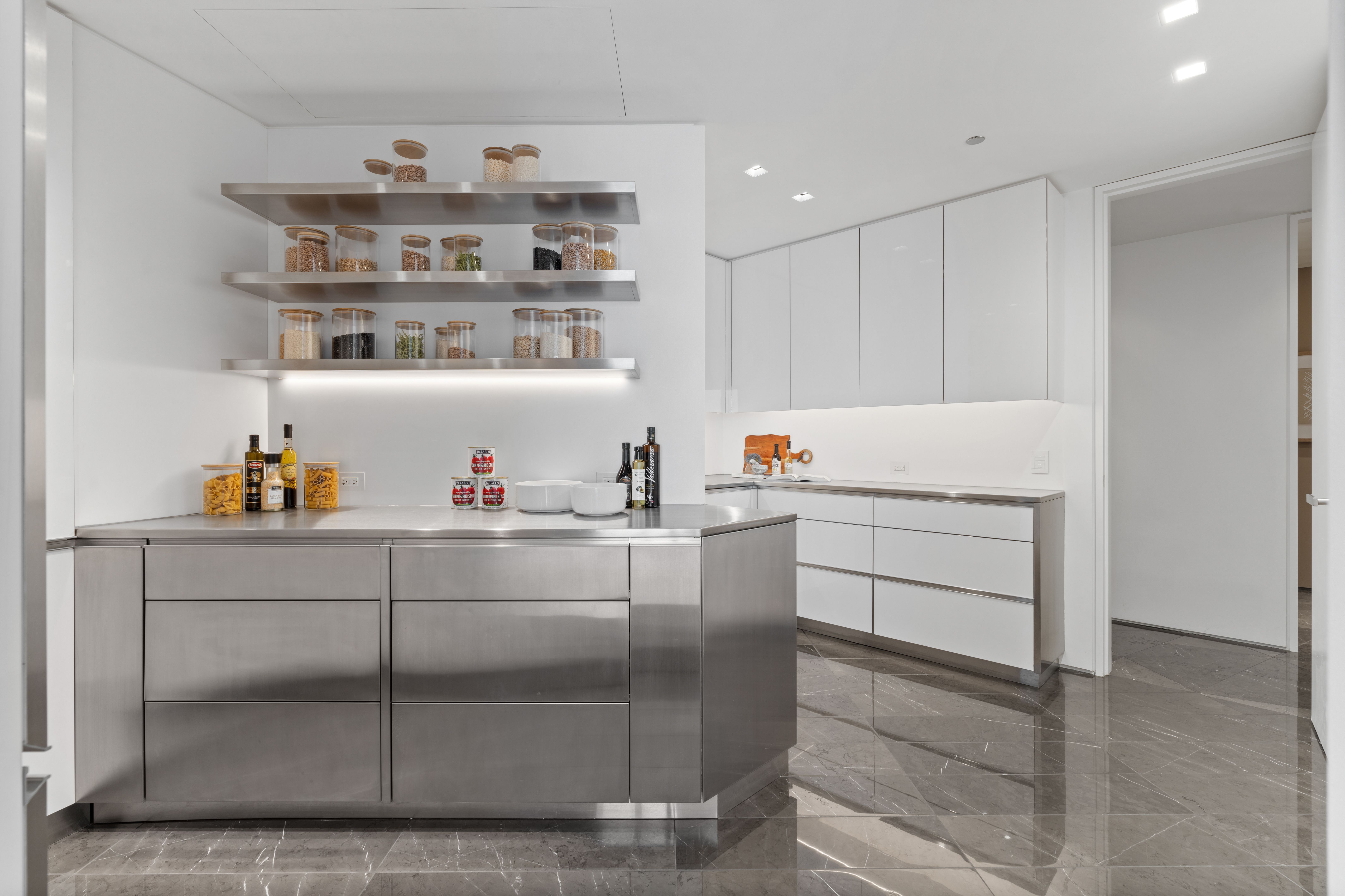 950 N Michigan Avenue Unit# 4605