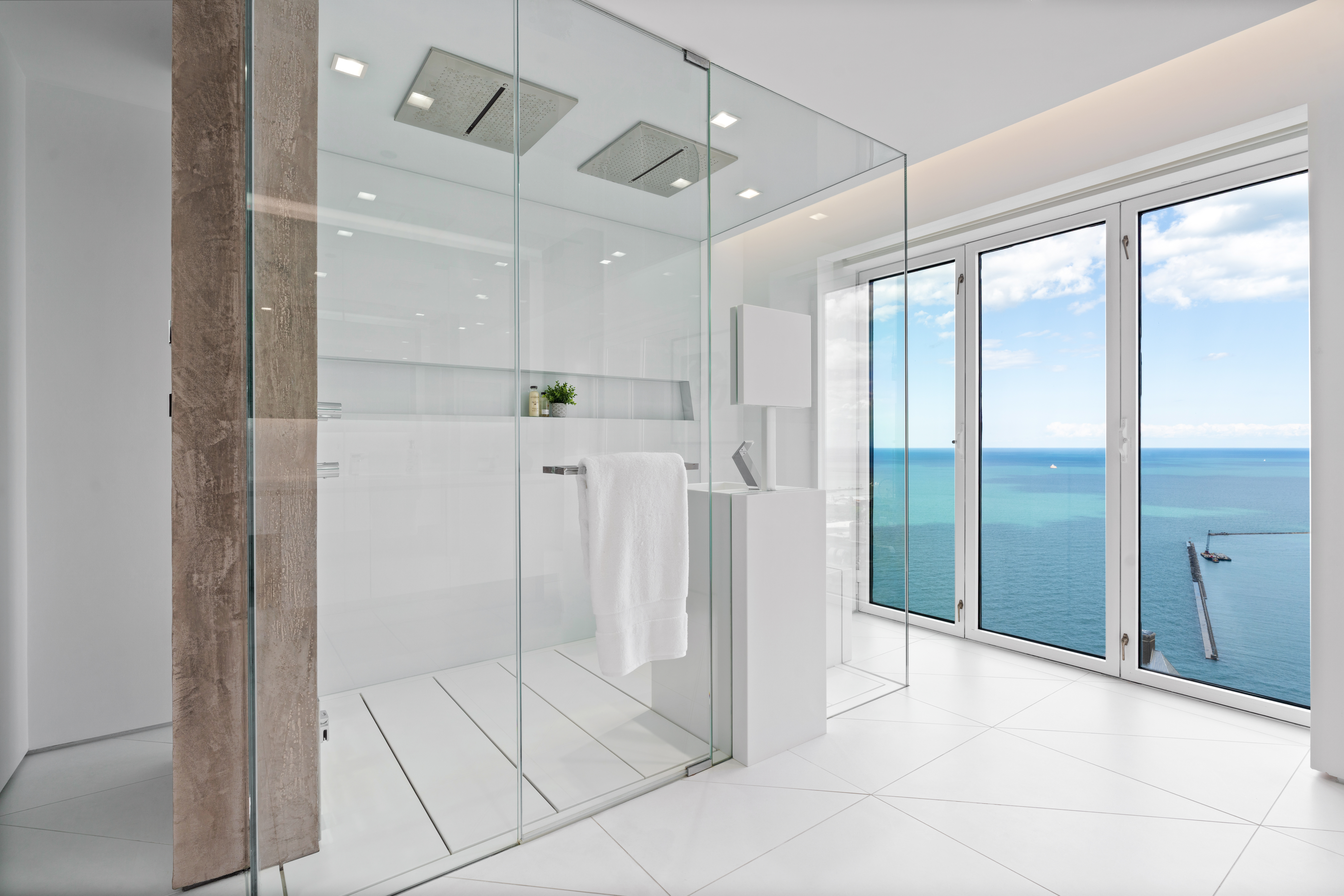 950 N Michigan Avenue Unit# 4605