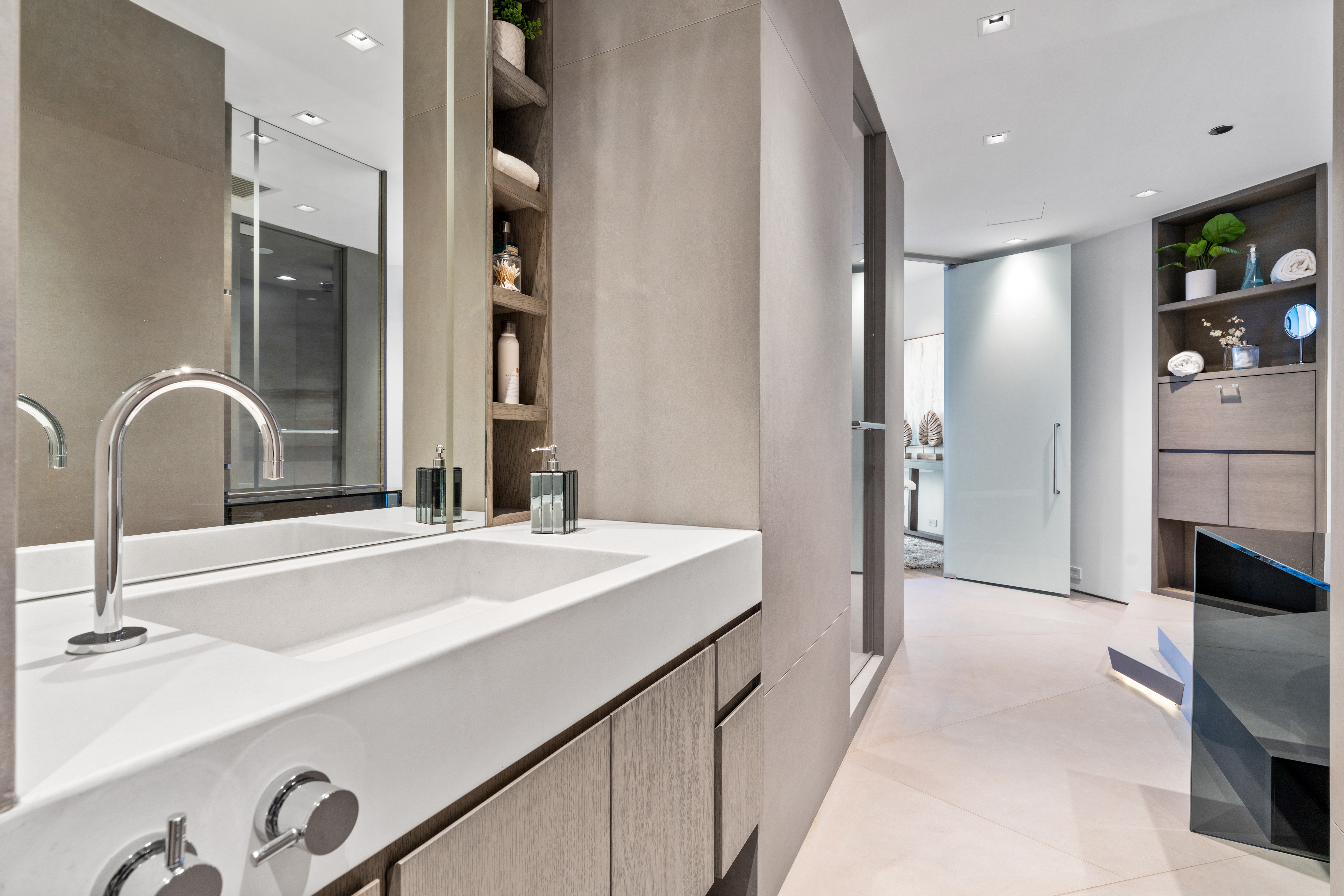 950 N Michigan Avenue Unit# 4605