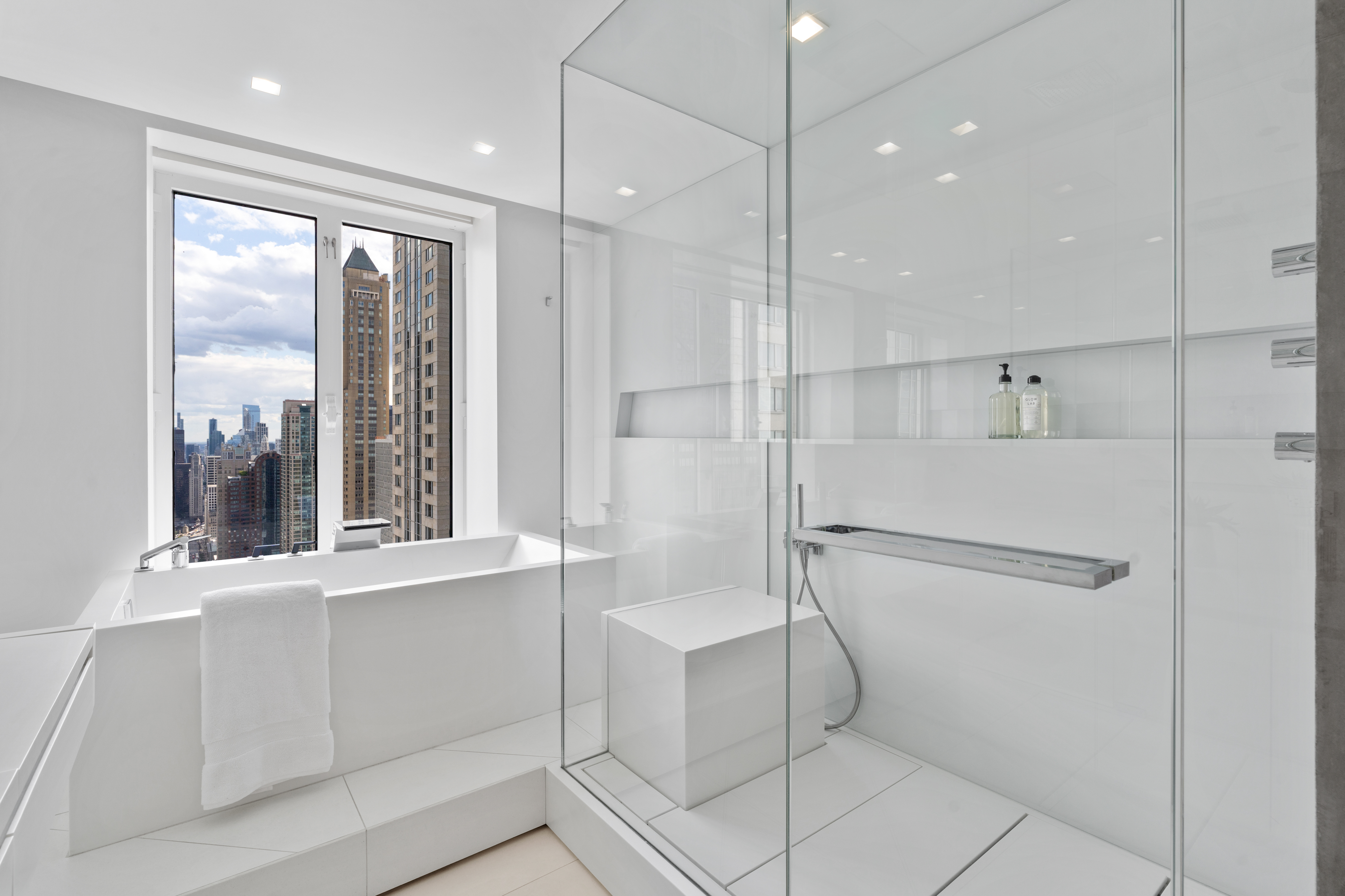 950 N Michigan Avenue Unit# 4605