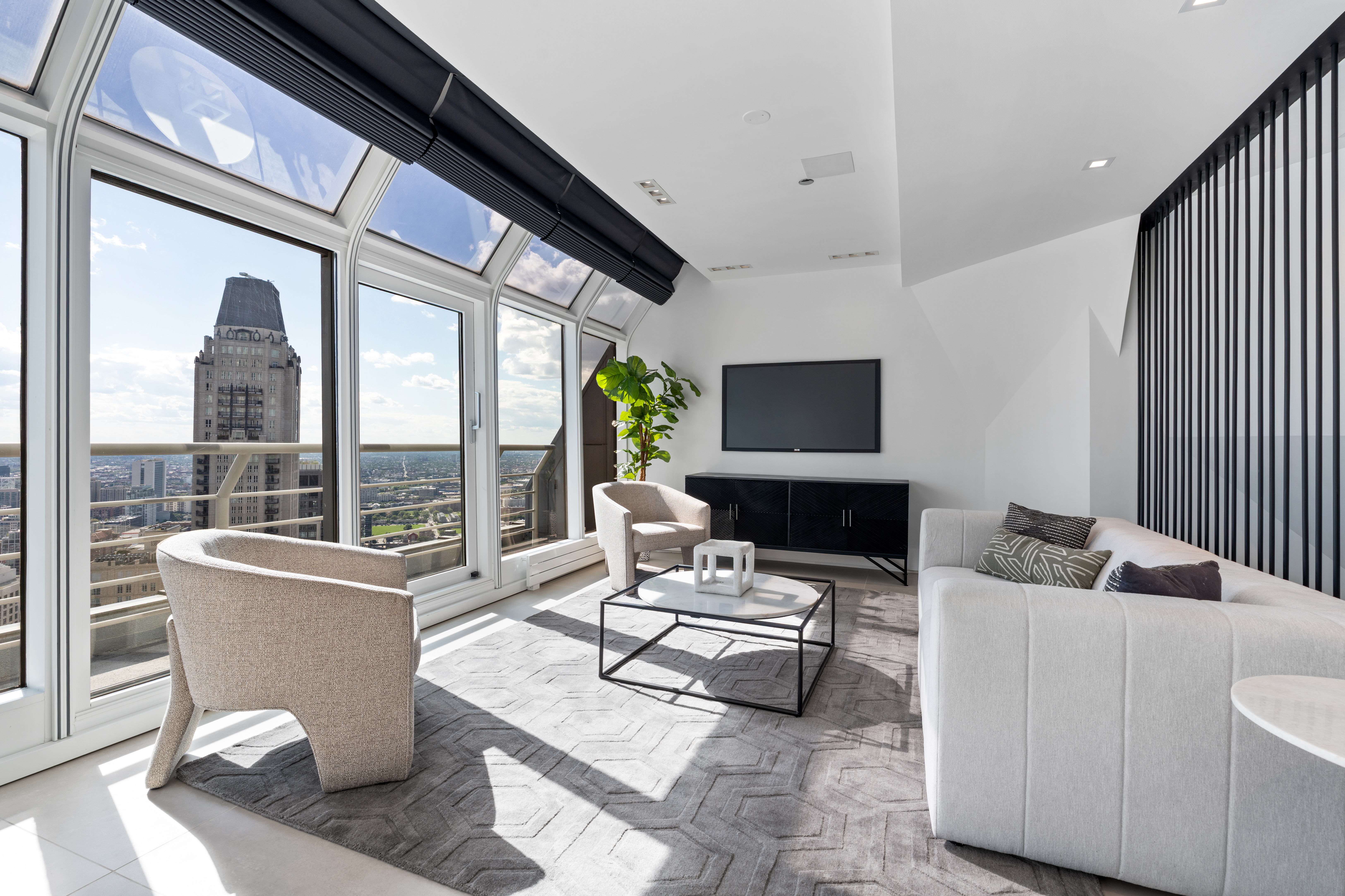 950 N Michigan Avenue Unit# 4605