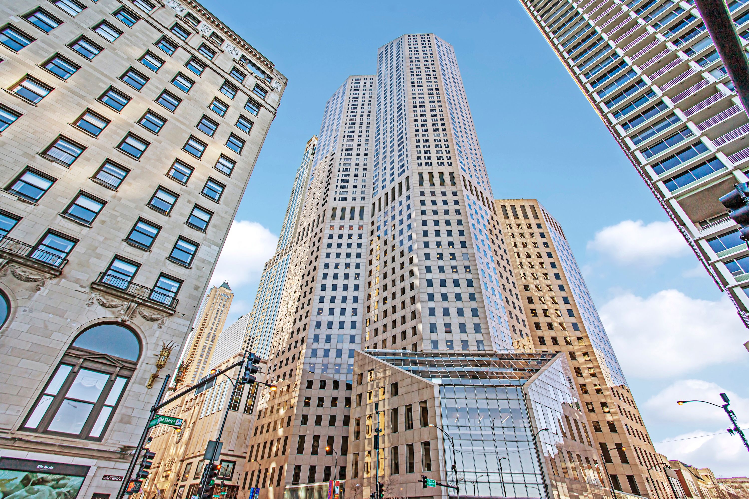 950 N Michigan Avenue Unit# 4605