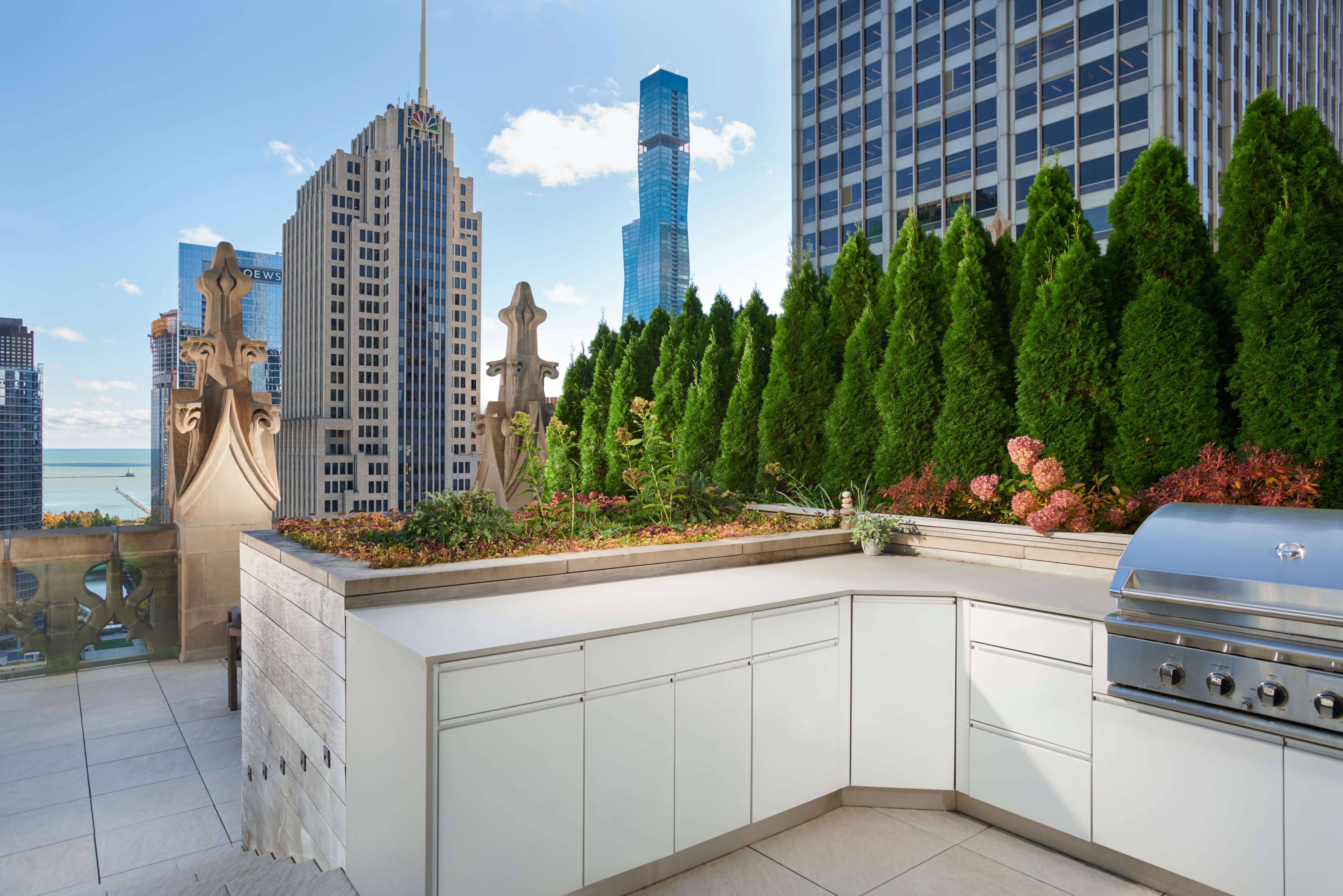 435 N Michigan Avenue Unit# 2203