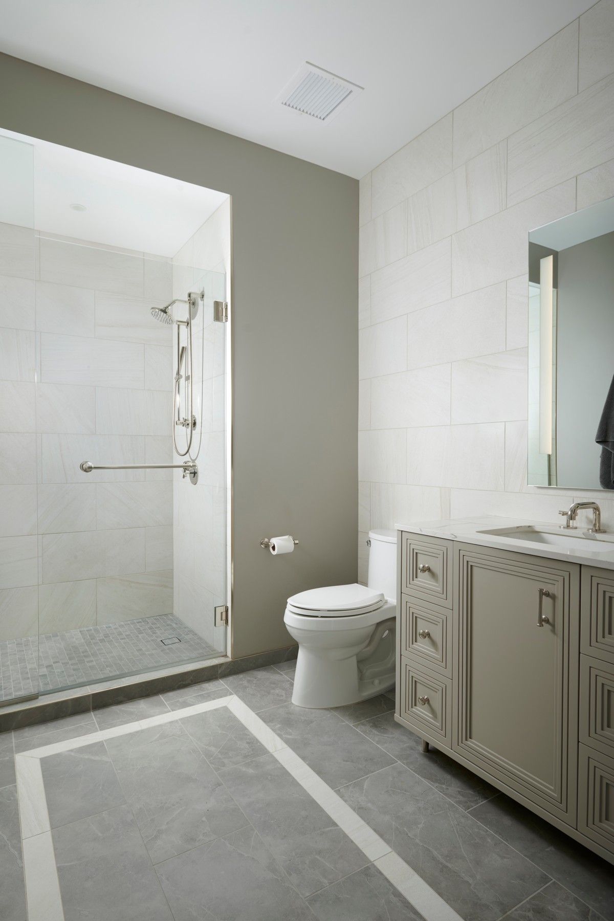 435 N Michigan Avenue Unit# 2203