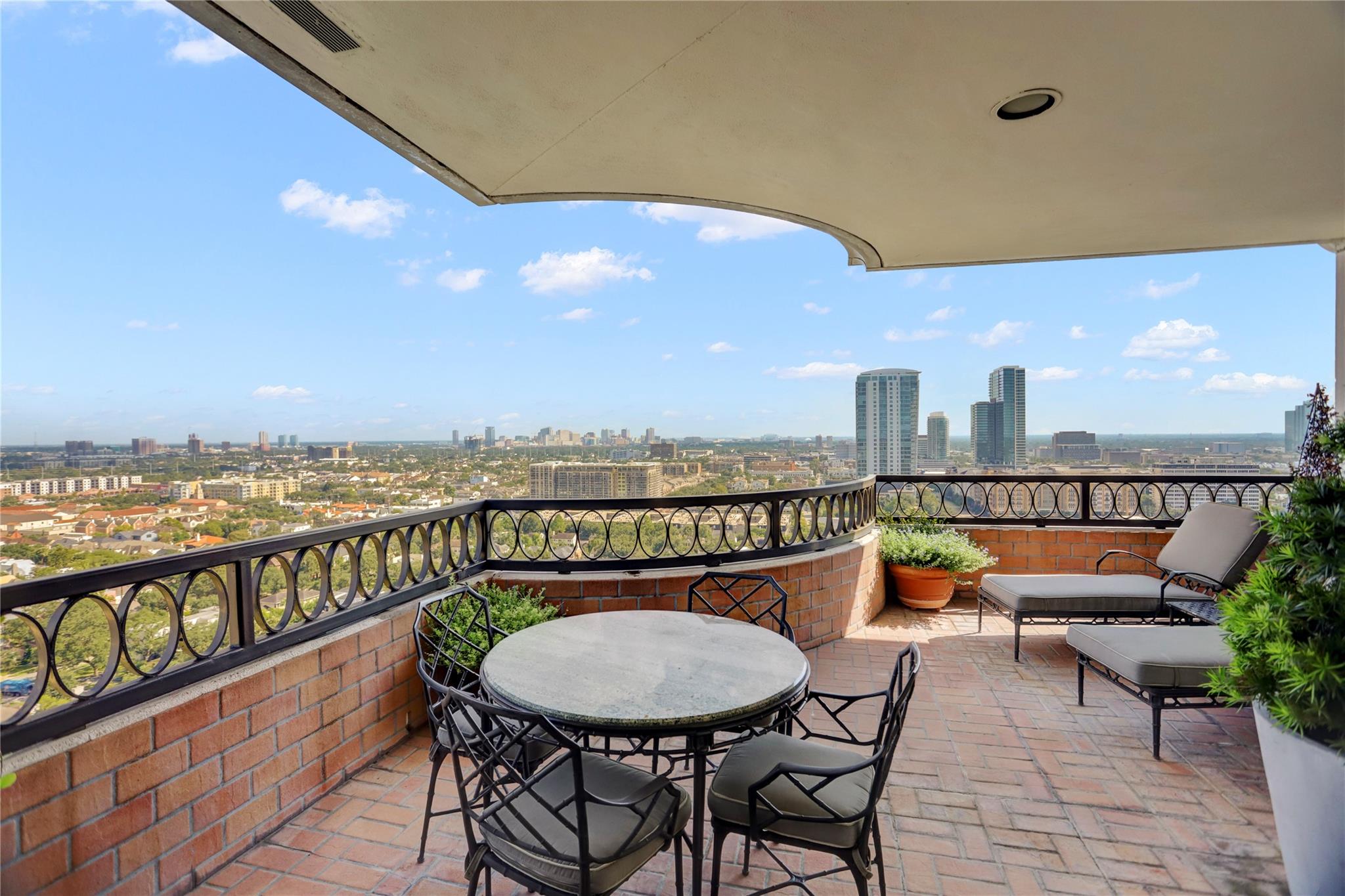 2121 Kirby Drive #15SE