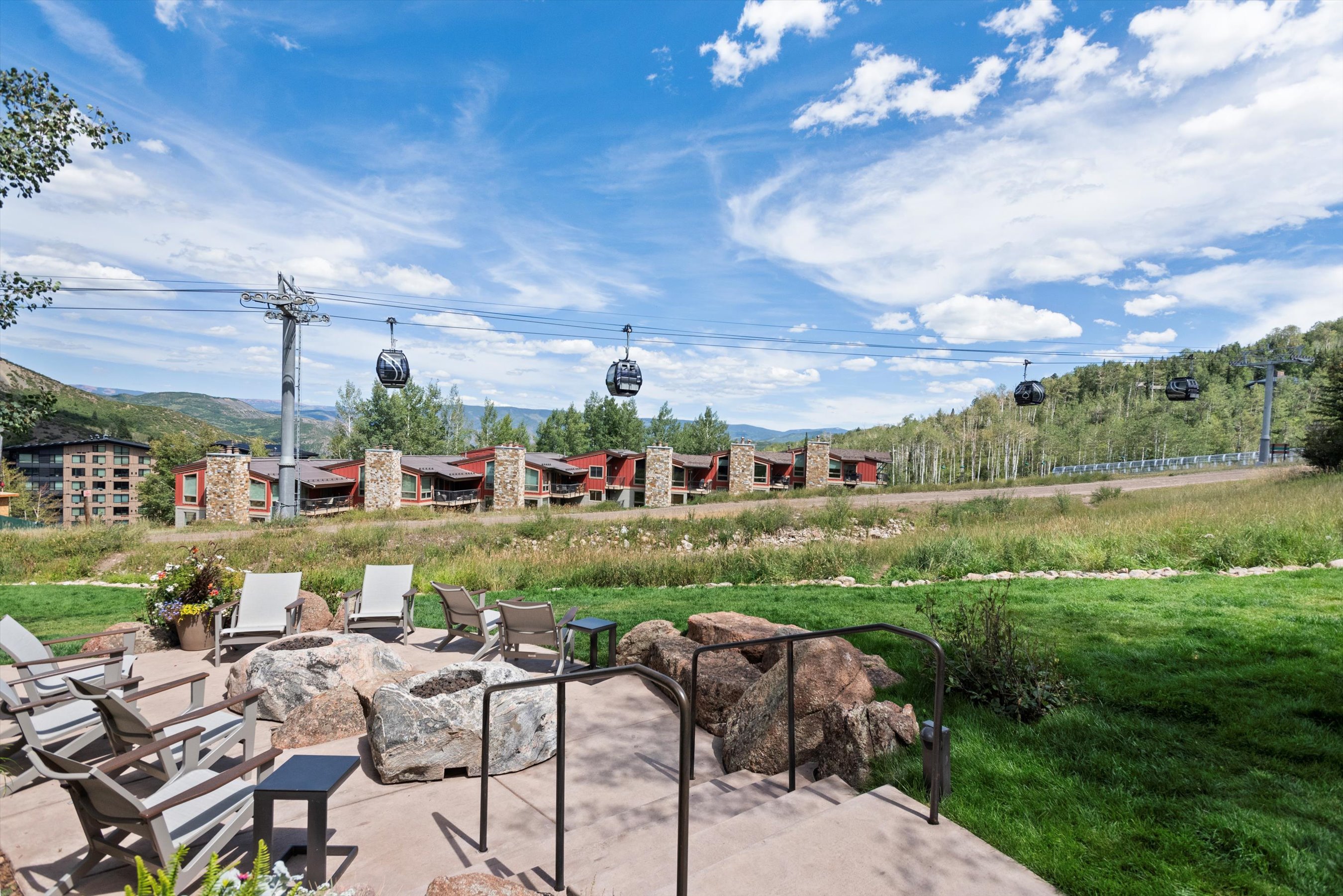 400 Wood Road H-2212