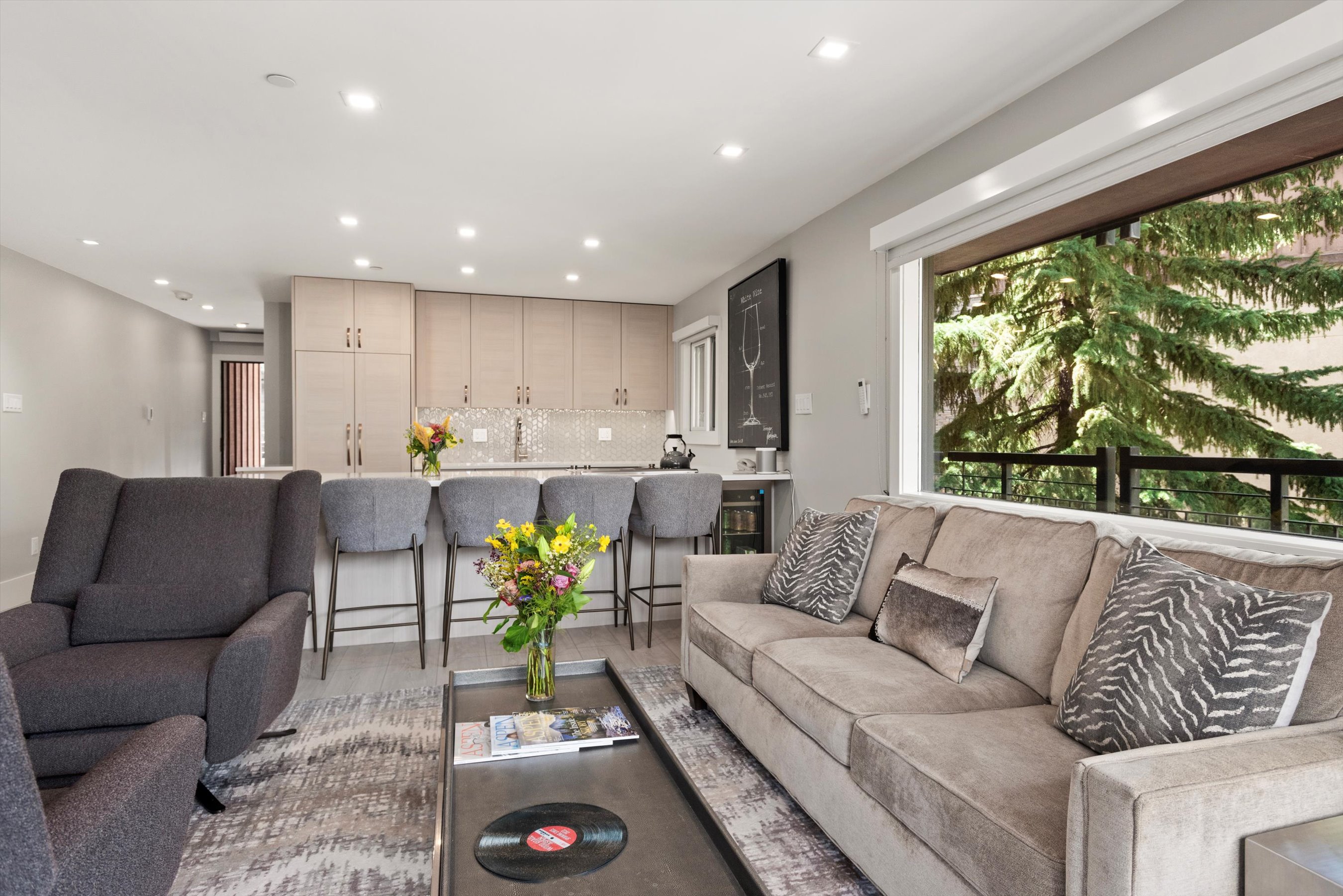 400 Wood Road H-2212
