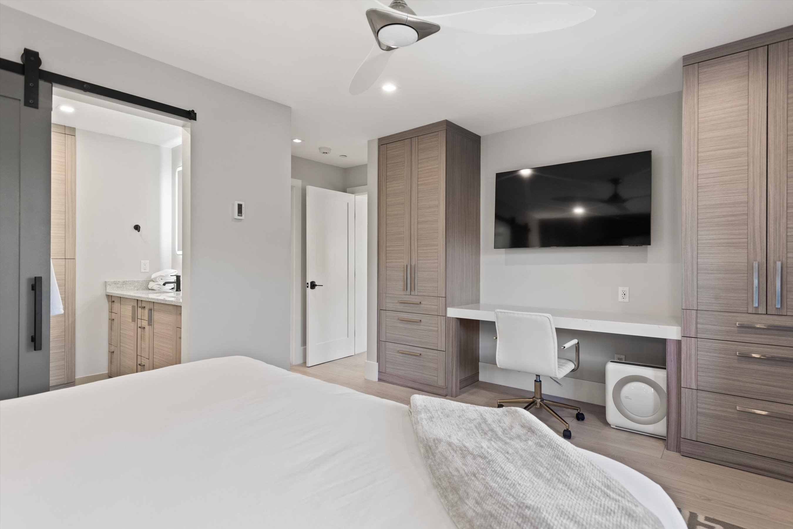 400 Wood Road H-2212