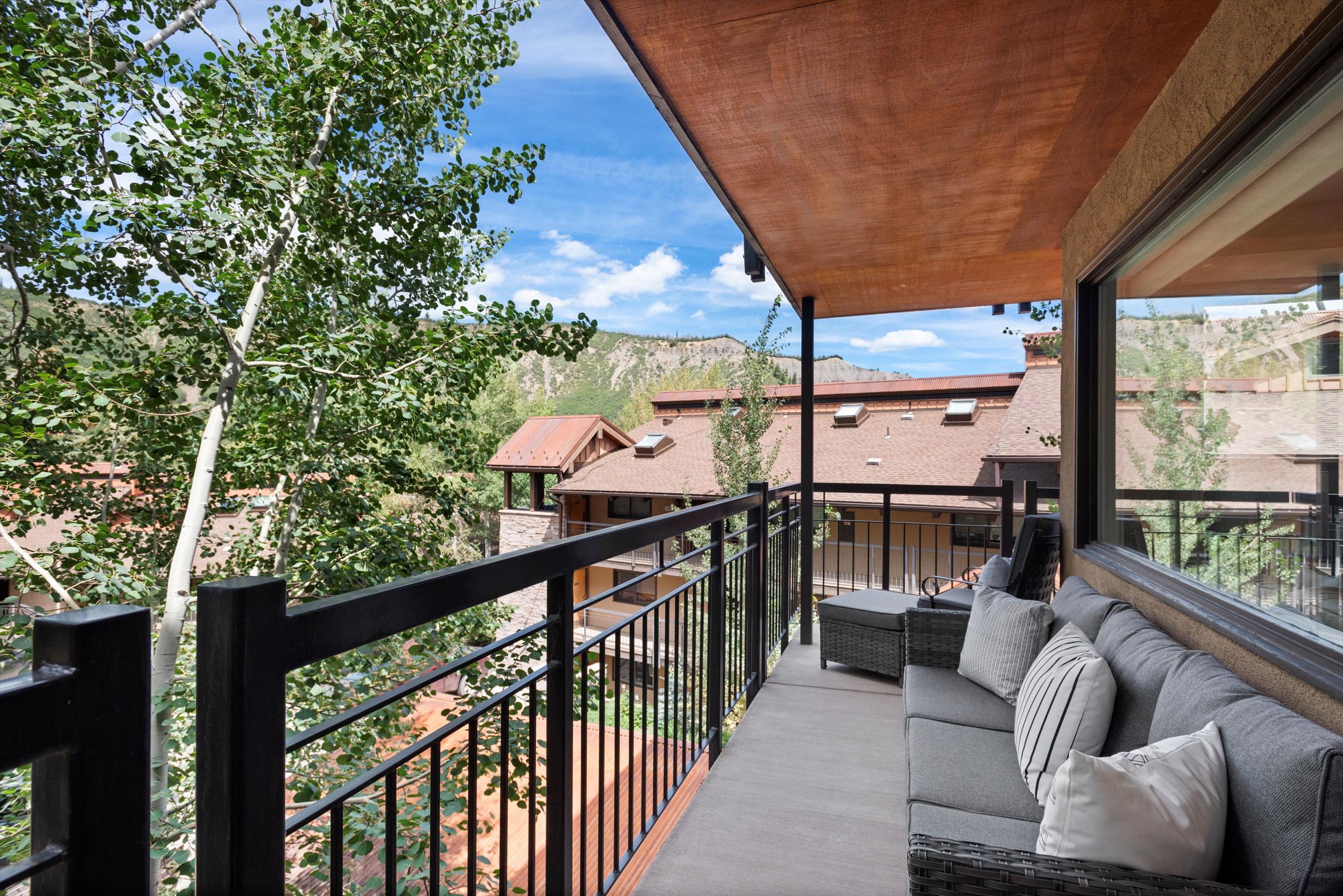 400 Wood Road H-2212