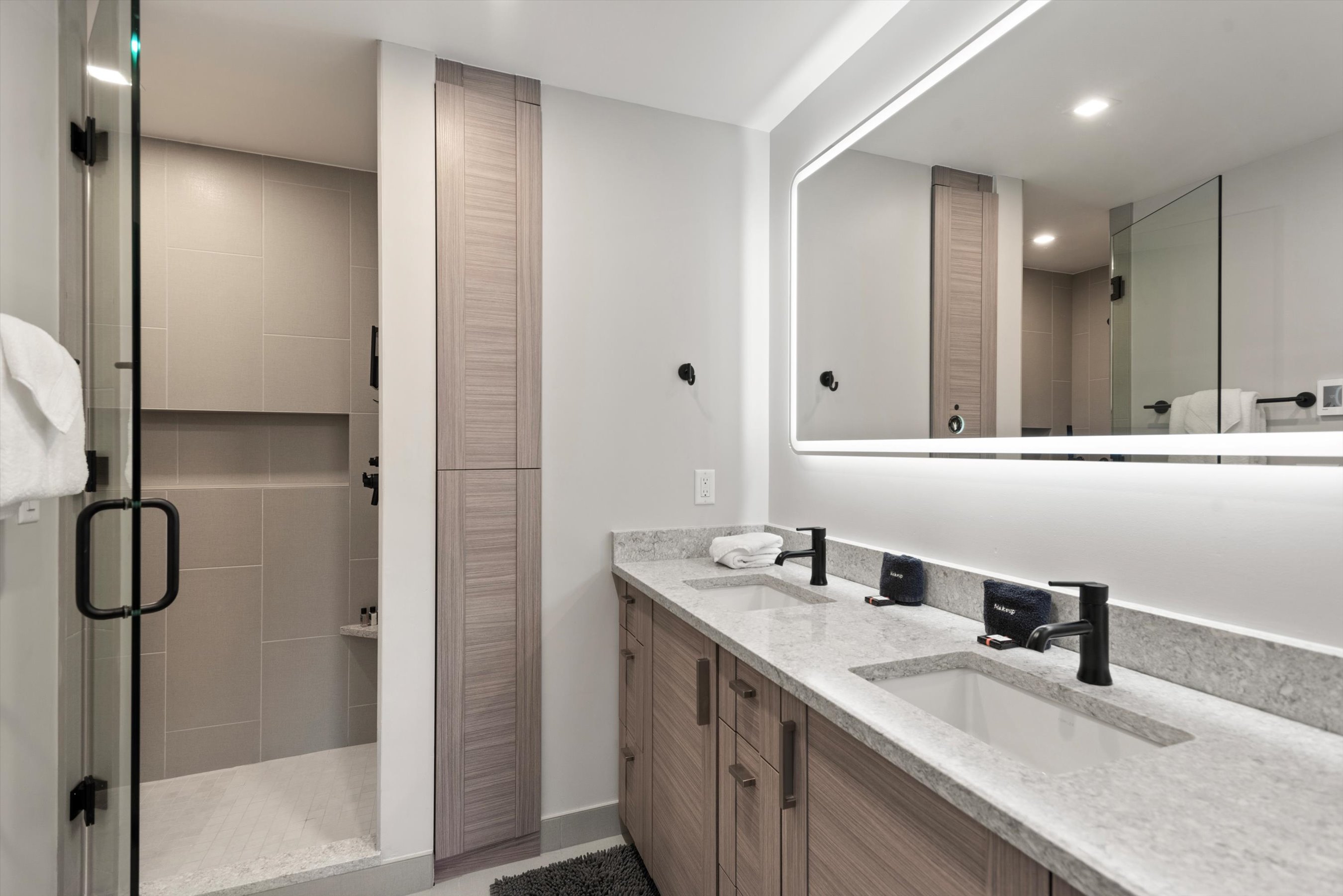 400 Wood Road H-2212