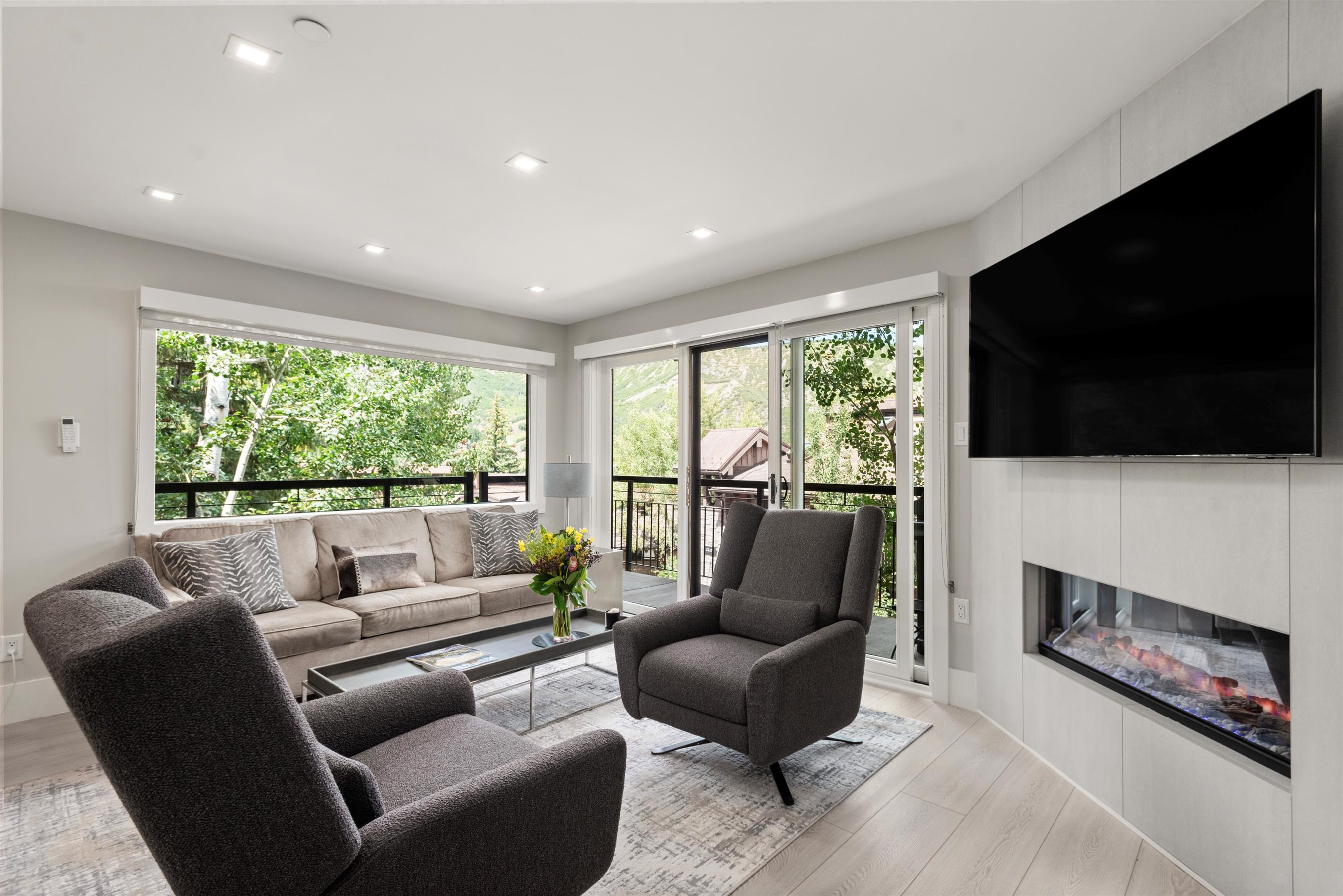 400 Wood Road H-2212
