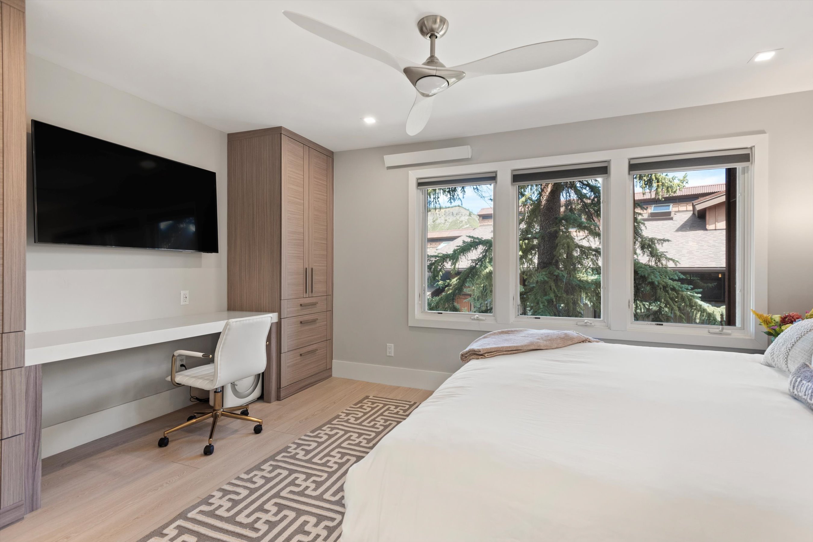 400 Wood Road H-2212