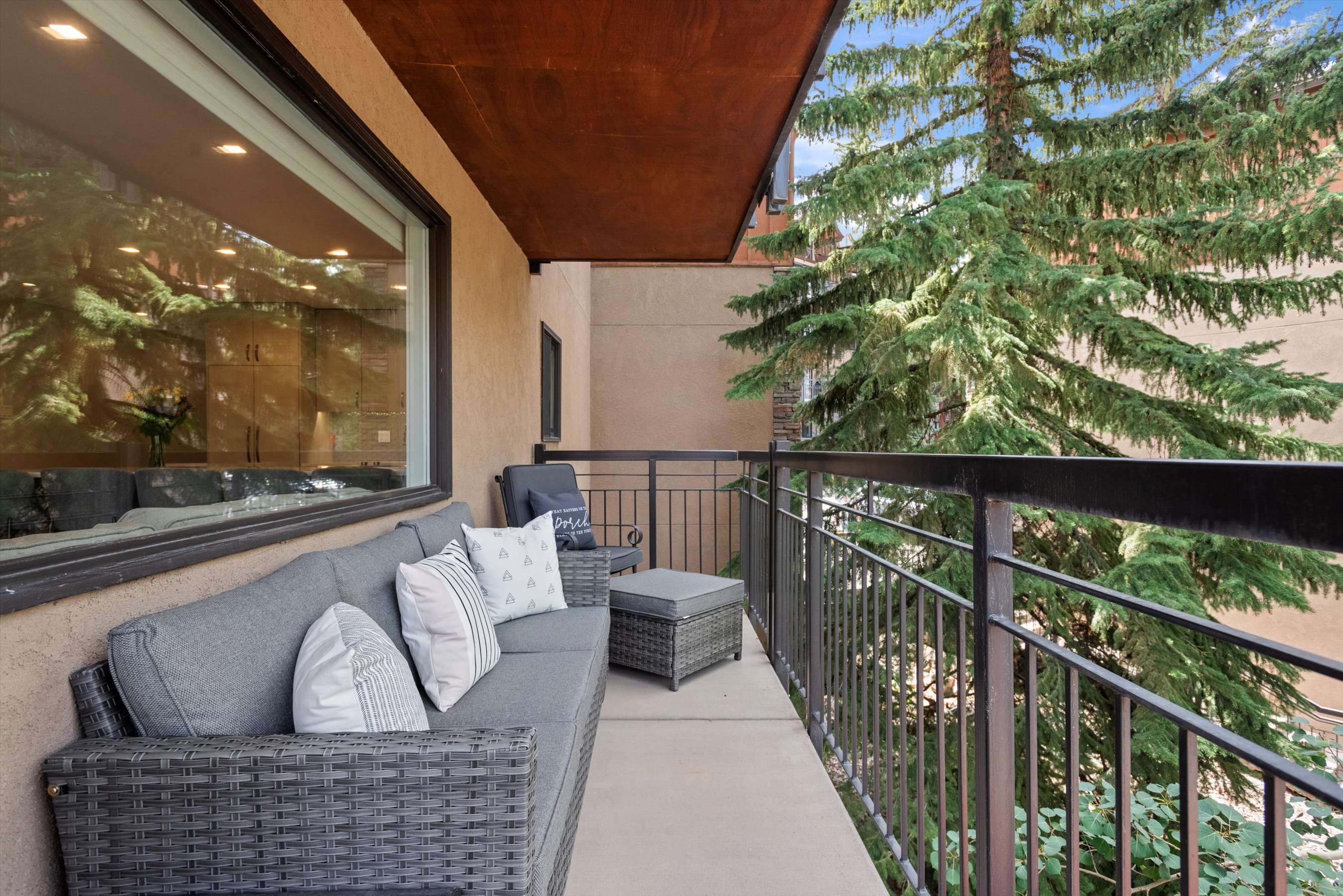 400 Wood Road H-2212