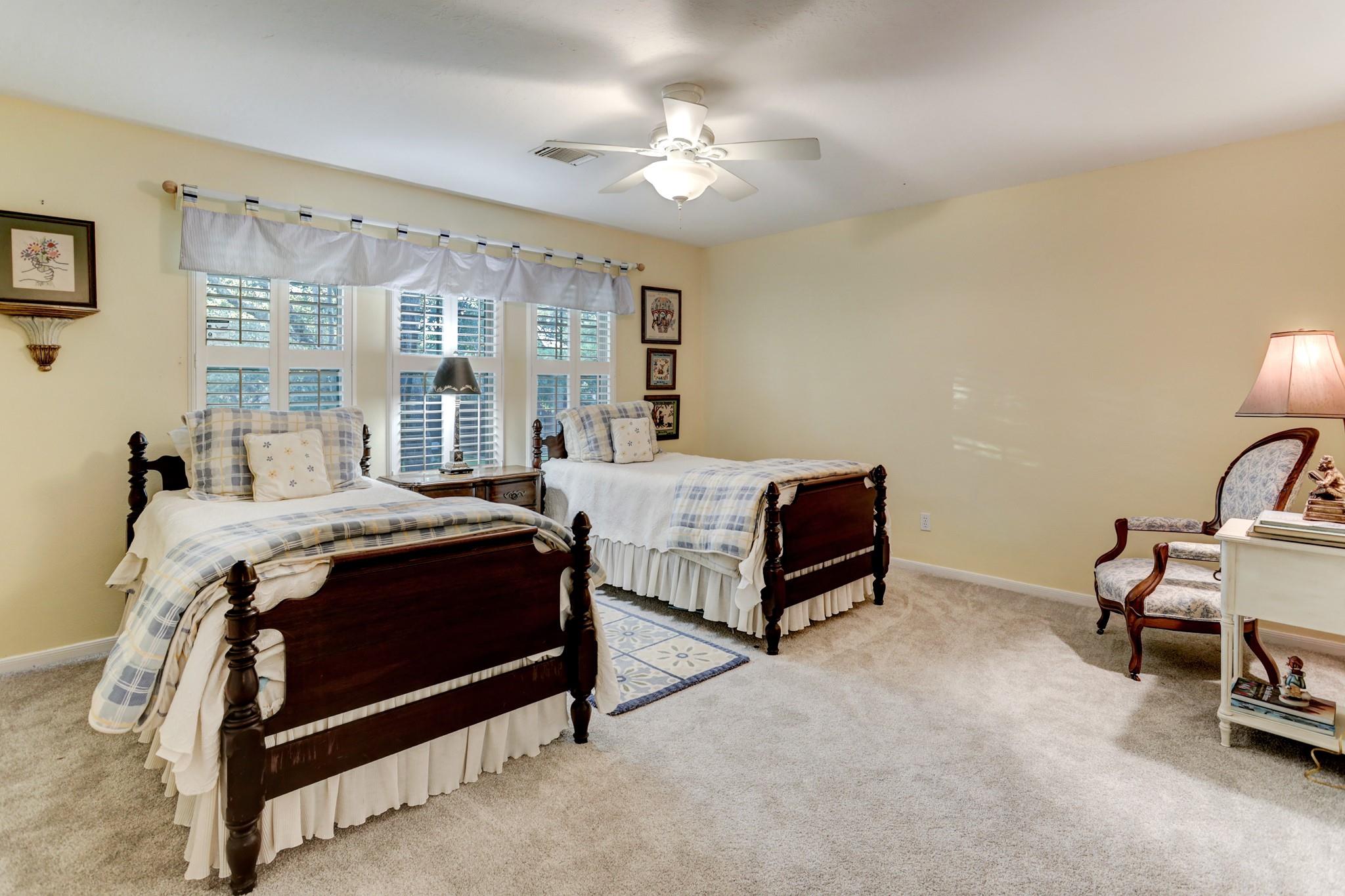 919 Oak Parkway Drive