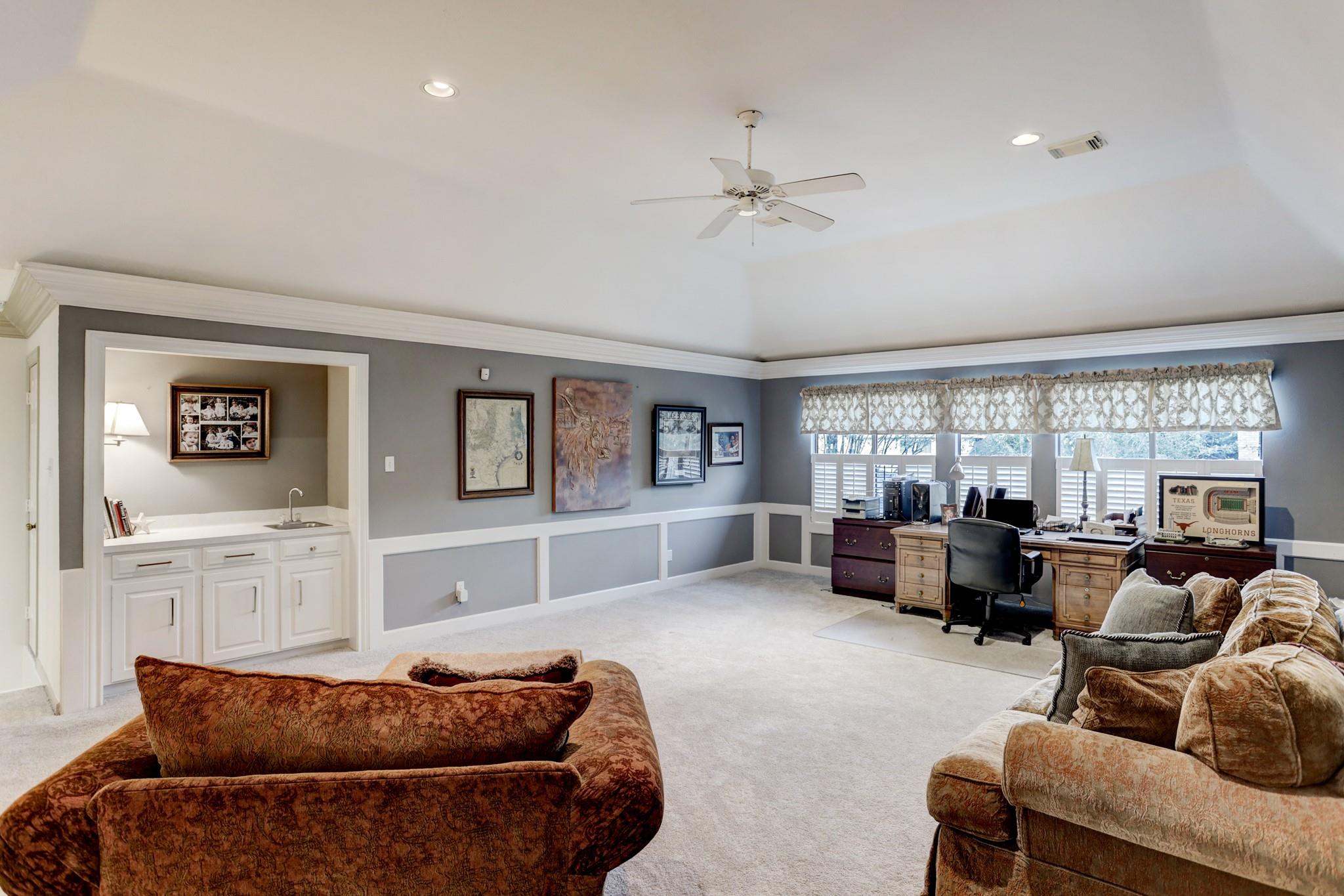 919 Oak Parkway Drive
