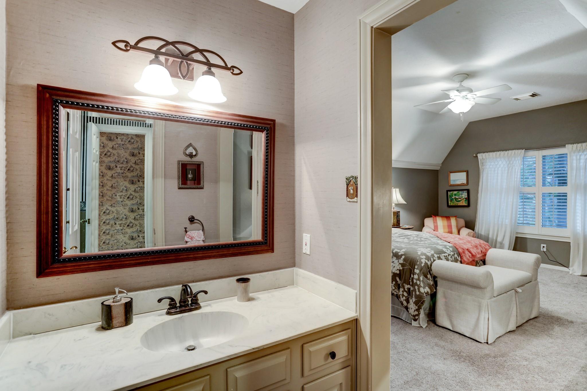 919 Oak Parkway Drive