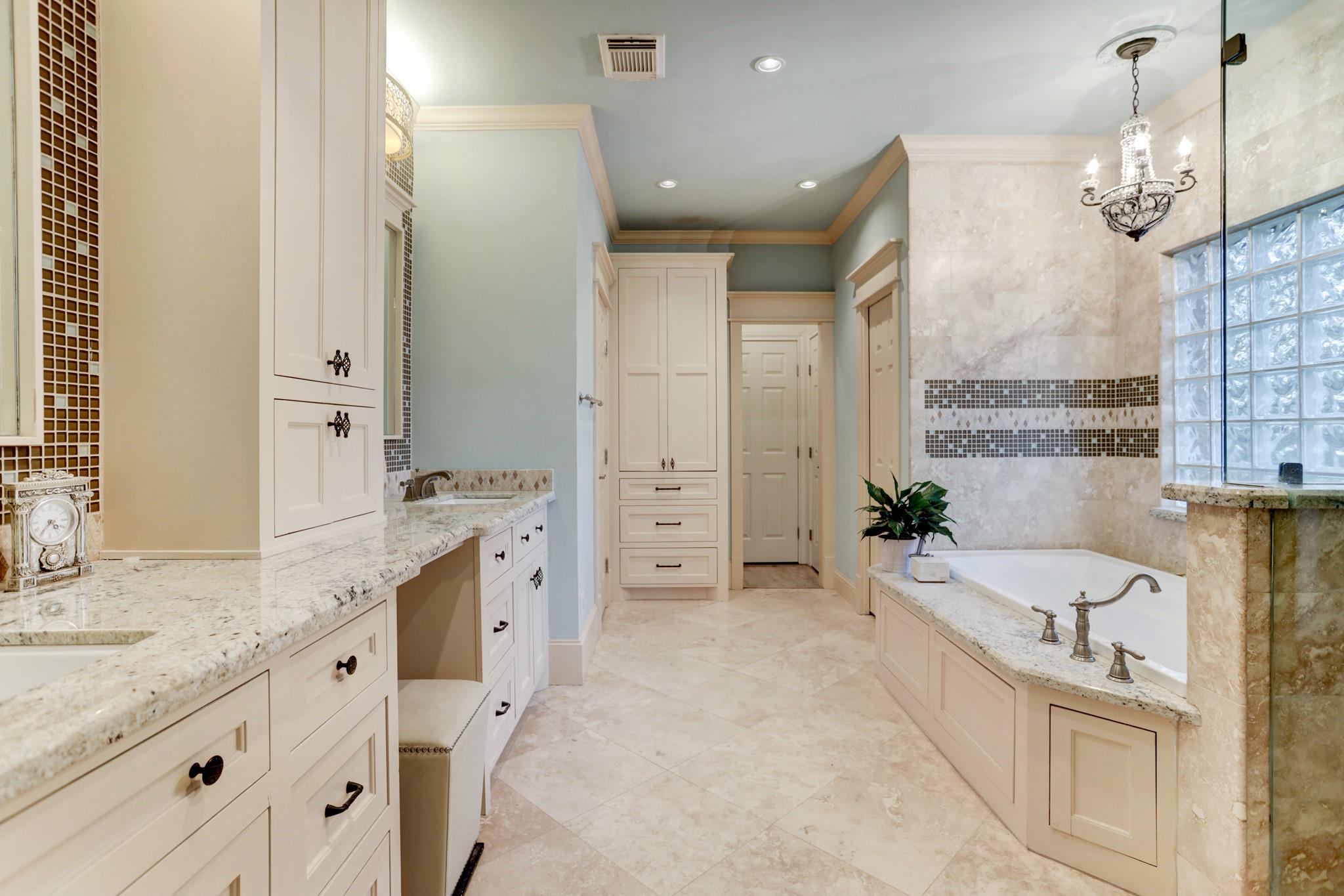 919 Oak Parkway Drive