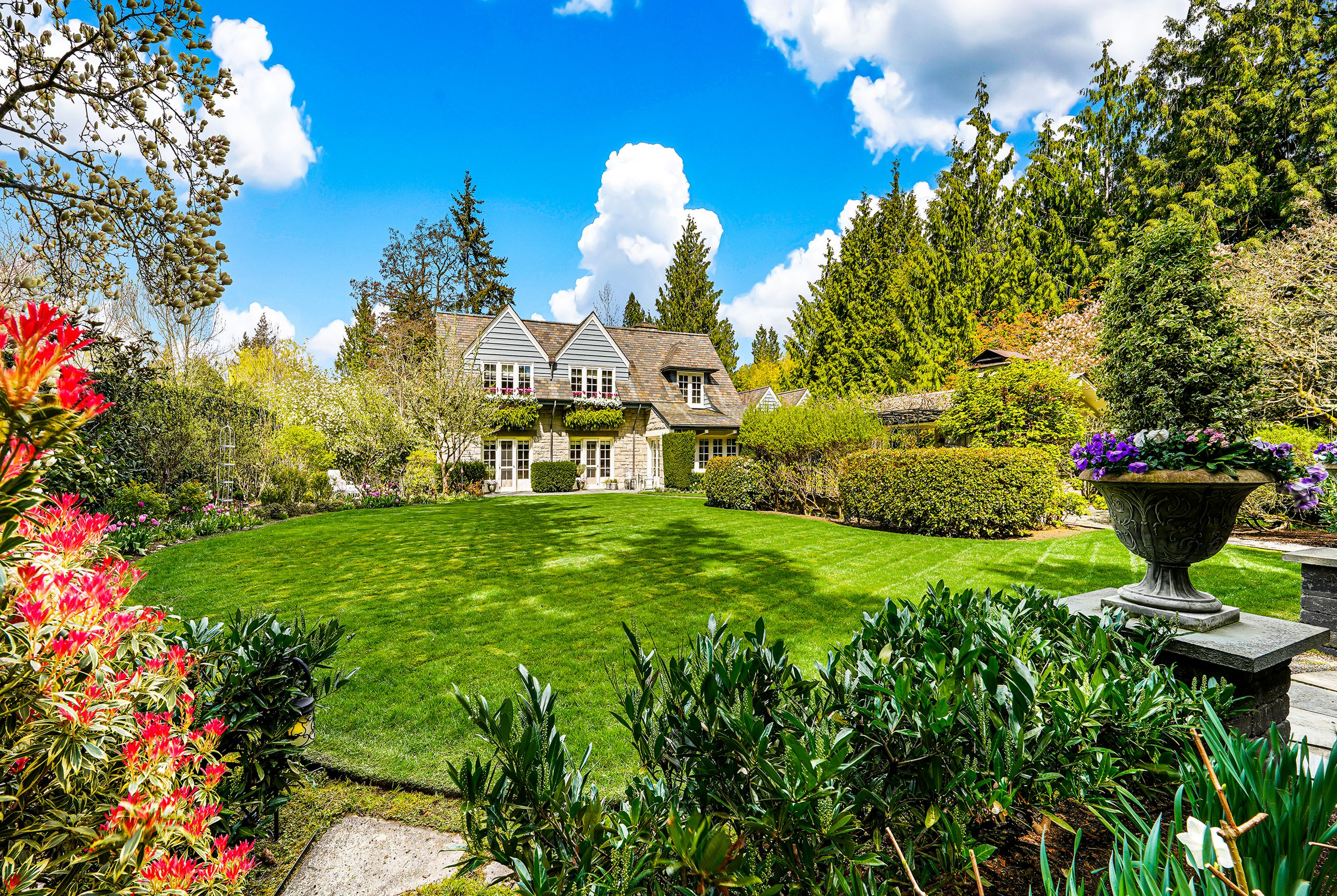 8106 Overlake Dr W