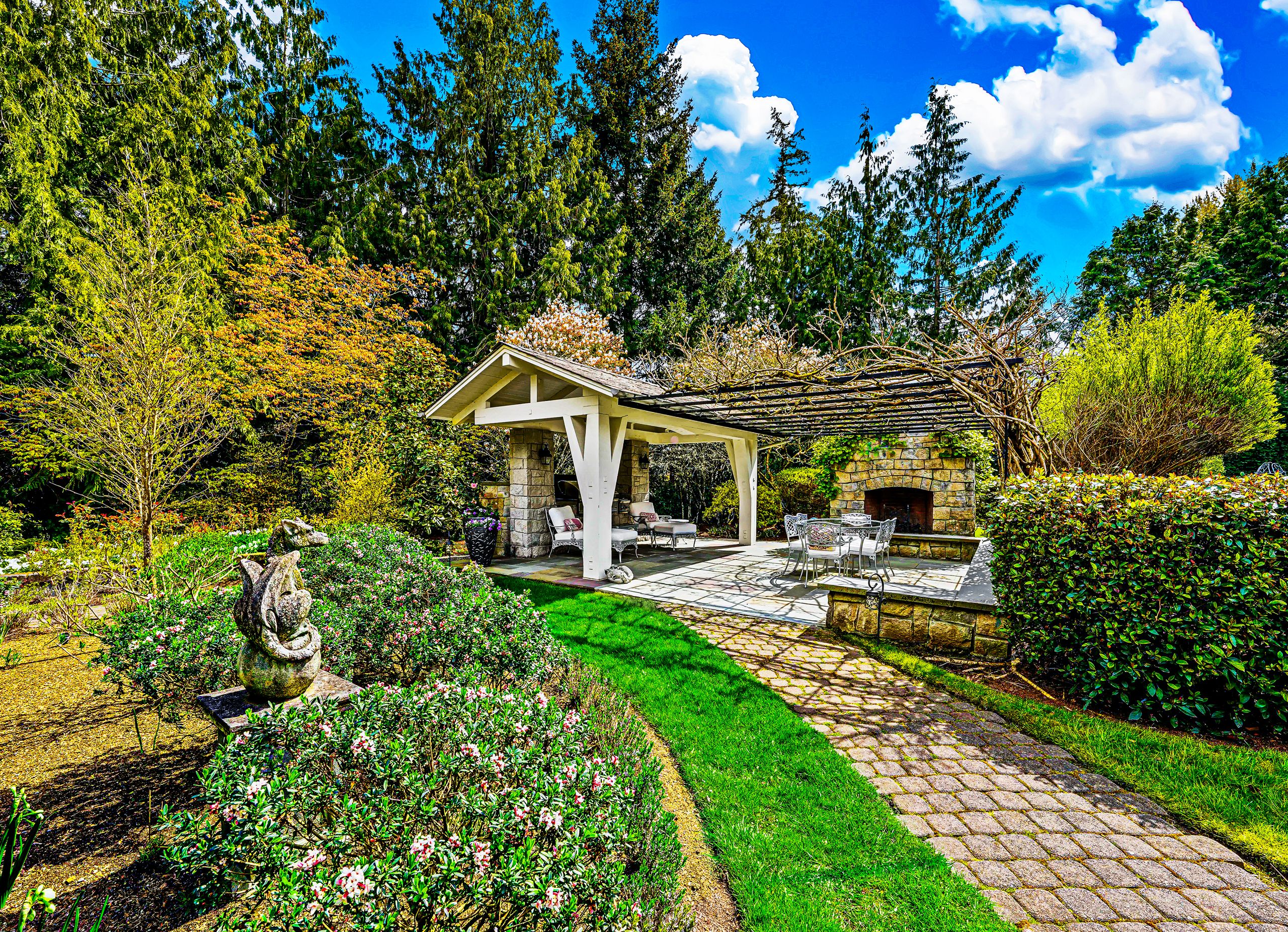 8106 Overlake Dr W